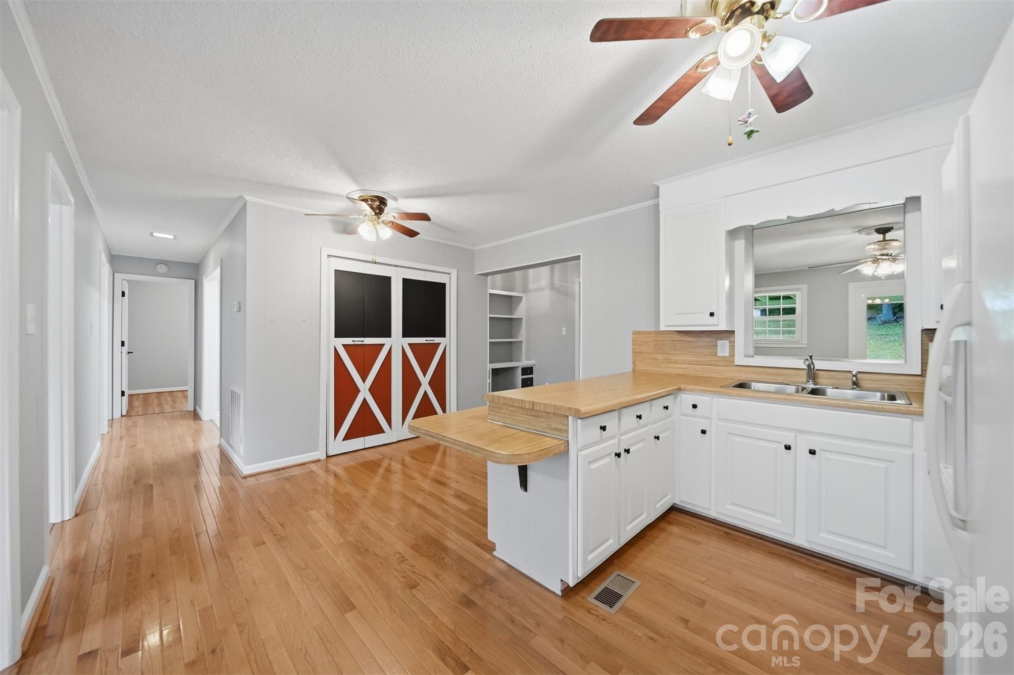 9357 Keller Avenue — Hildebran