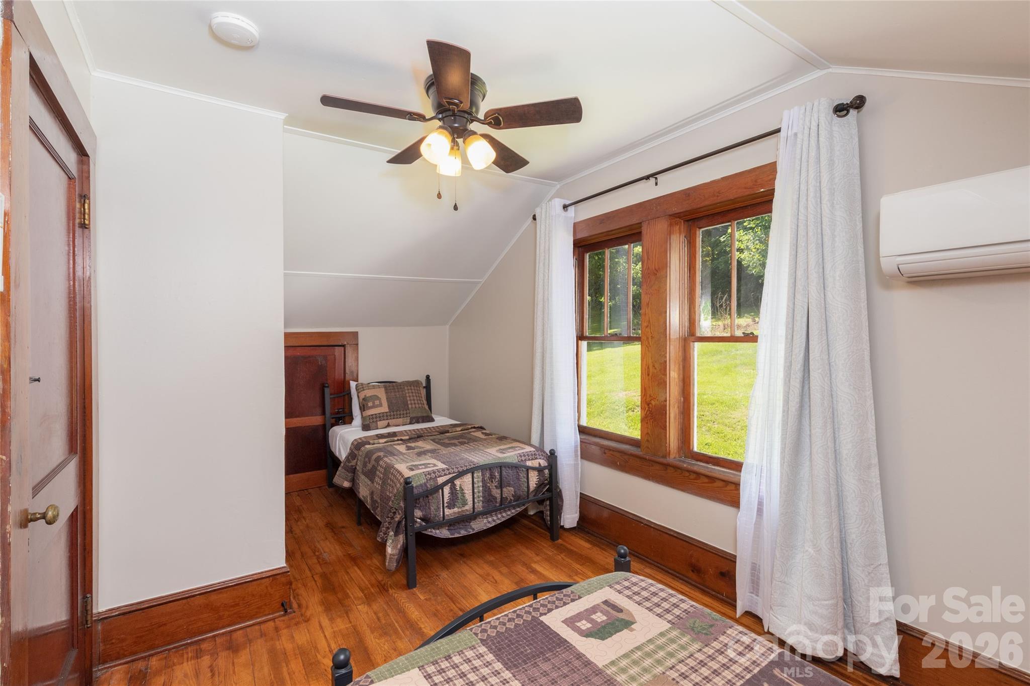 800 Main Street — Bryson City