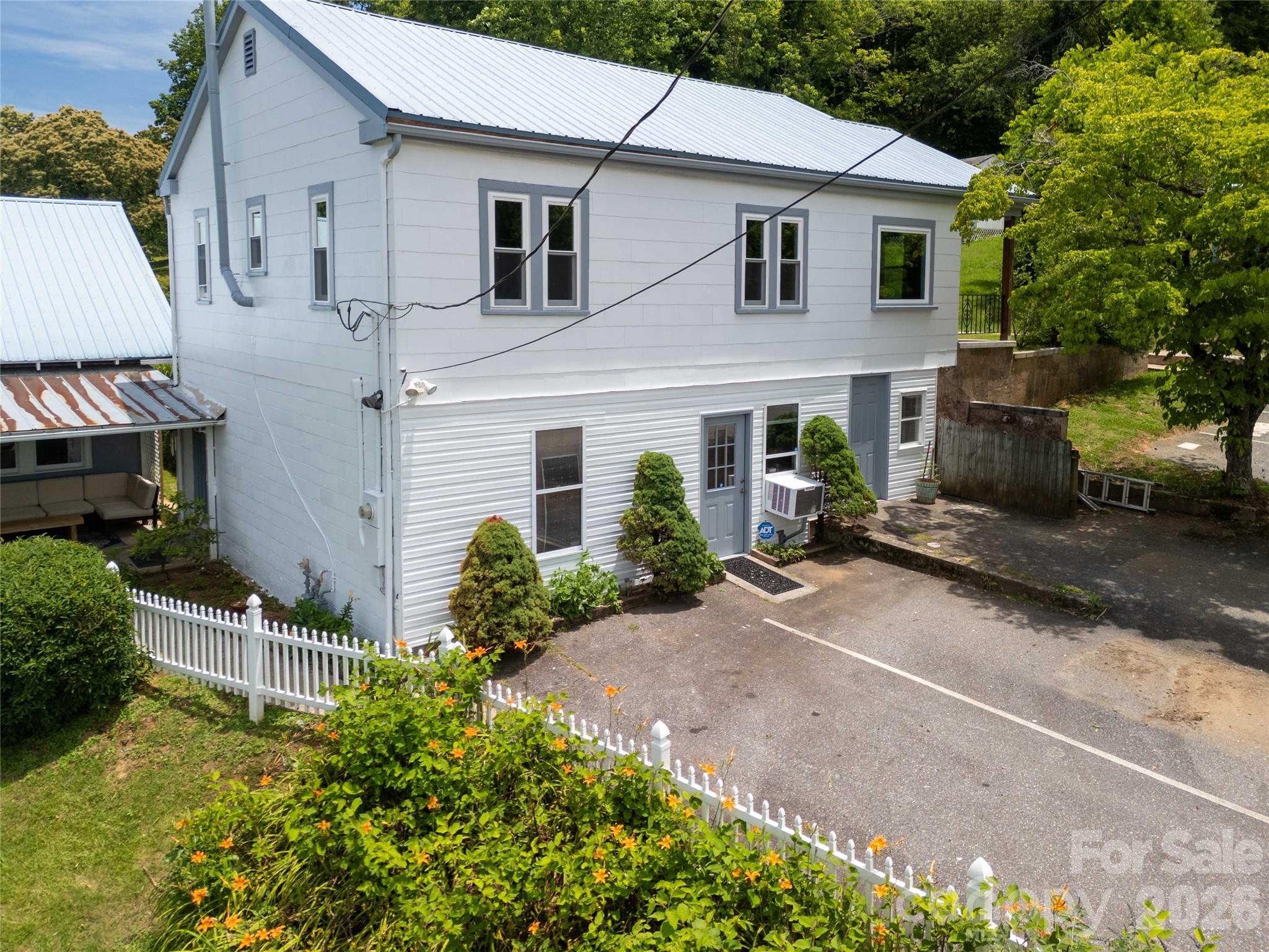 800 Main Street — Bryson City