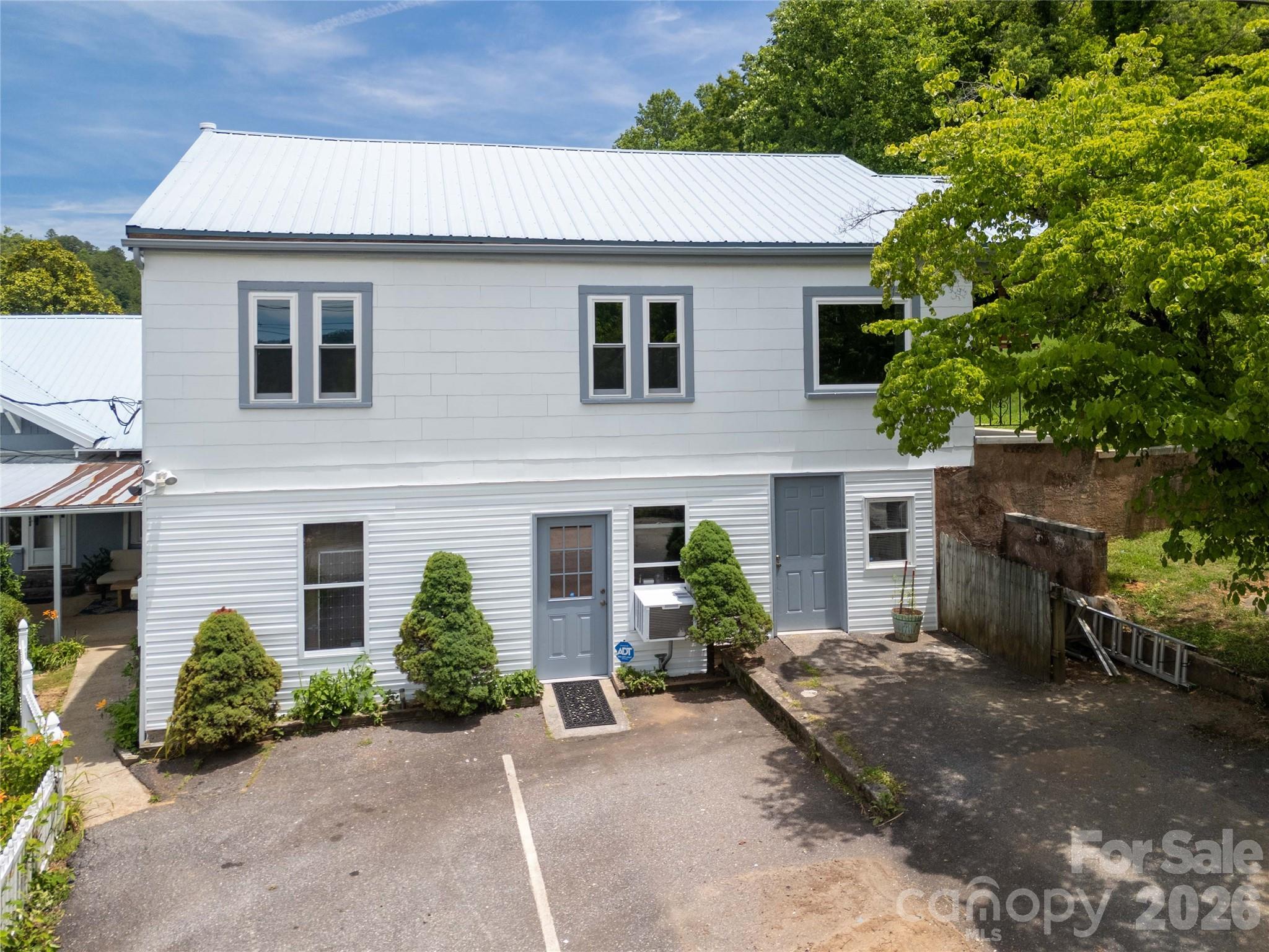 800 Main Street — Bryson City