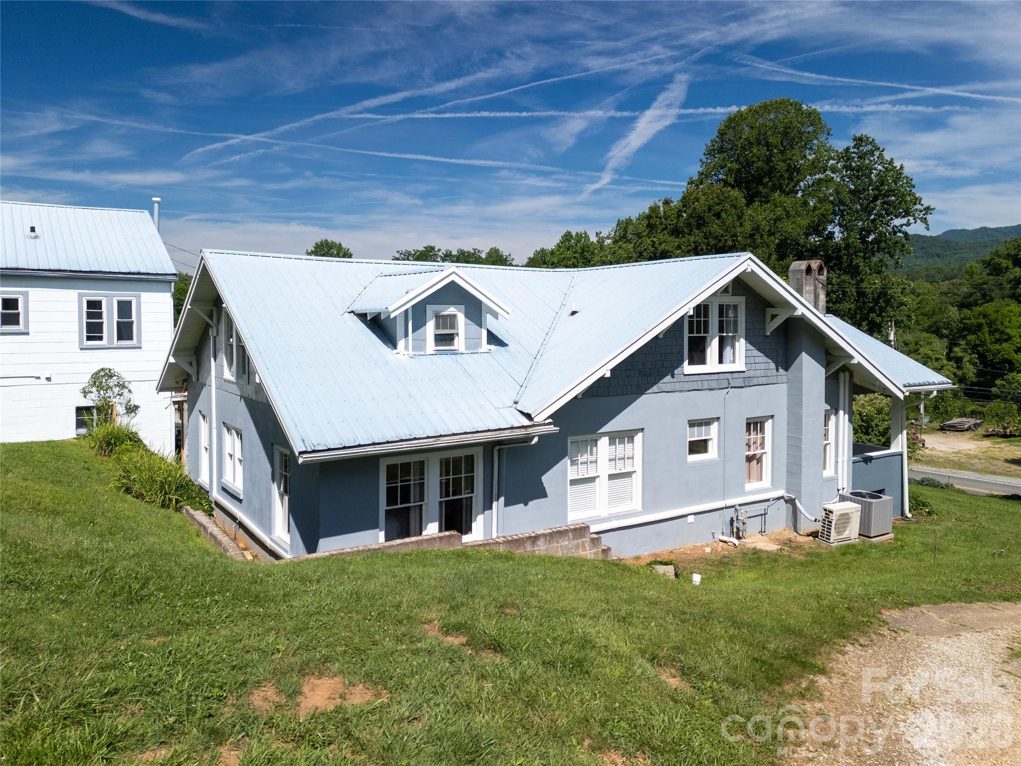 800 Main Street — Bryson City