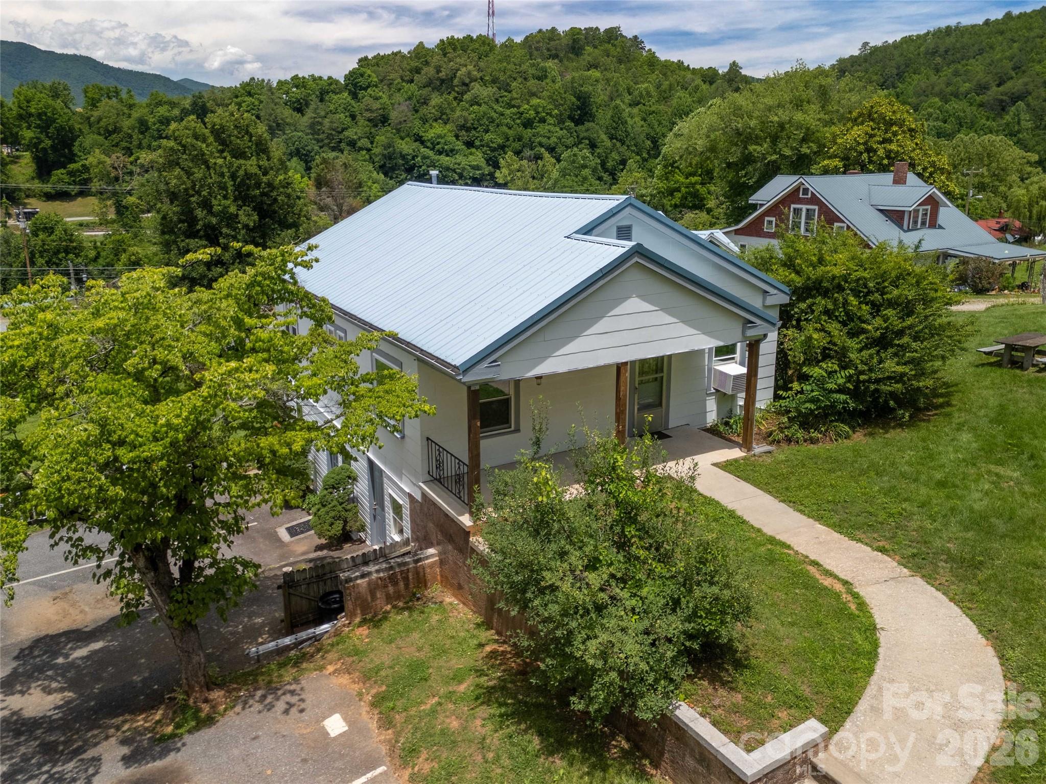 800 Main Street — Bryson City