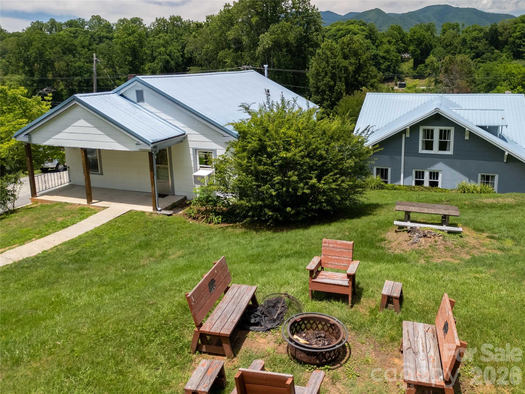 800 Main Street — Bryson City