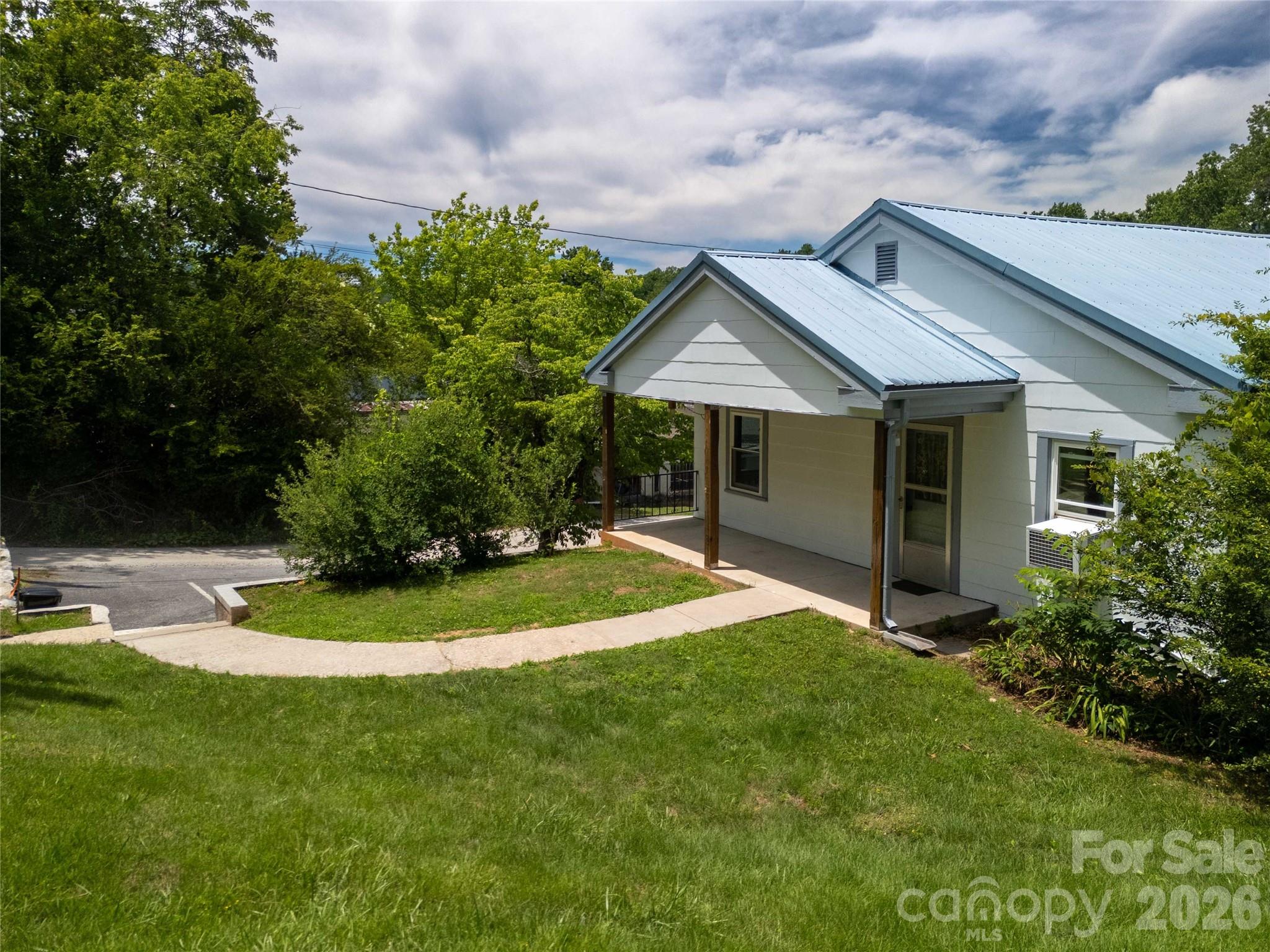 800 Main Street — Bryson City