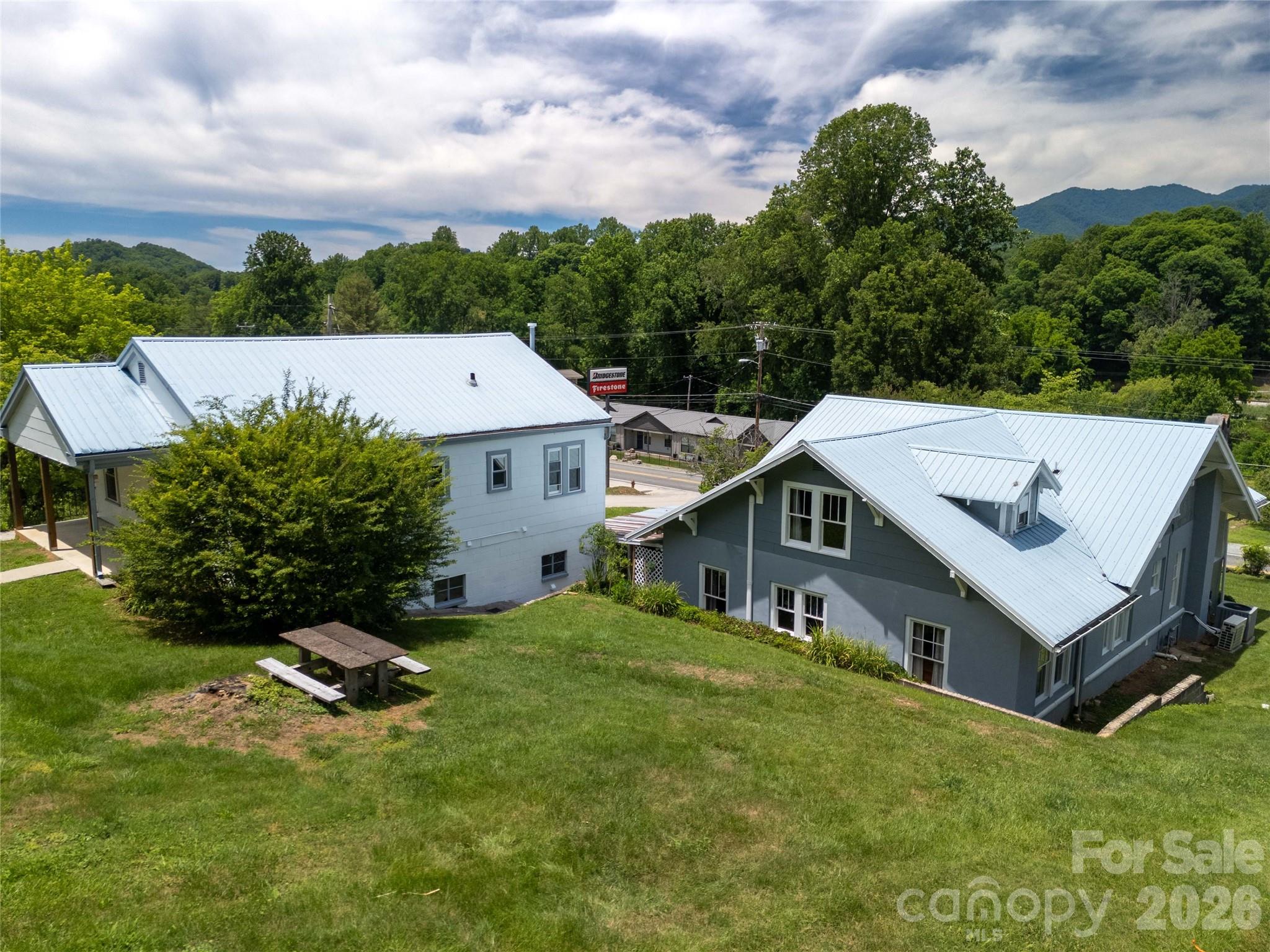 800 Main Street — Bryson City