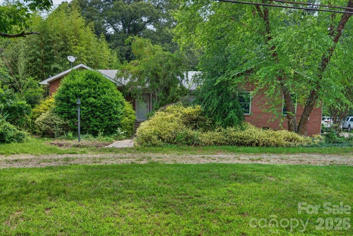 929 Shearers Road — Mooresville