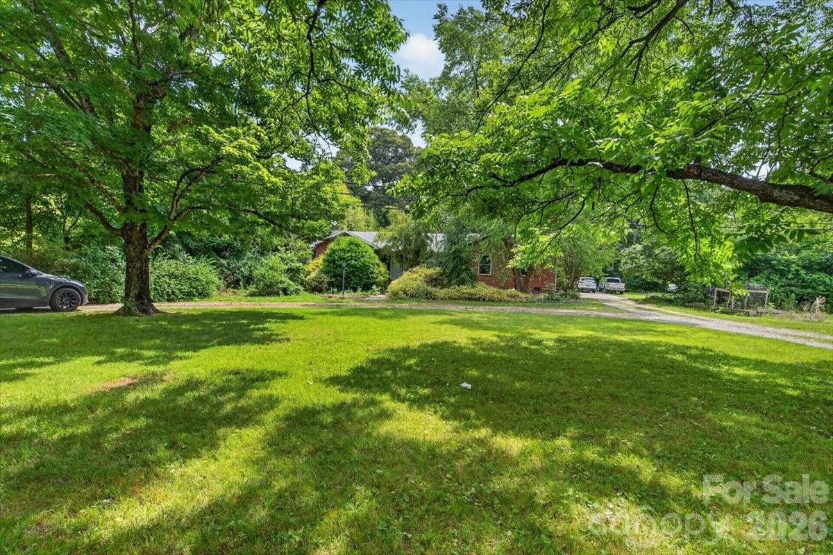 929 Shearers Road — Mooresville