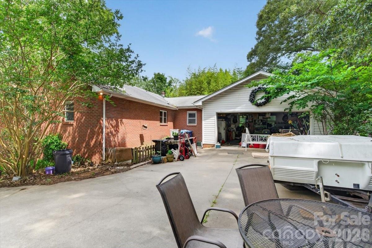 929 Shearers Road — Mooresville