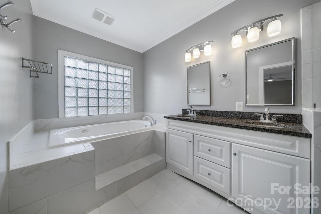 120 Royal Pointe Way — Mooresville