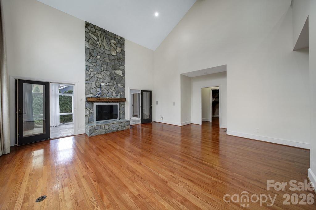 120 Royal Pointe Way — Mooresville