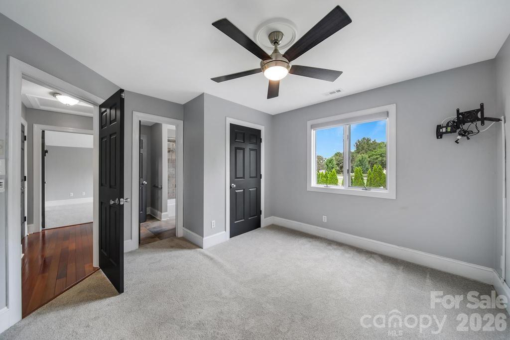 120 Royal Pointe Way — Mooresville