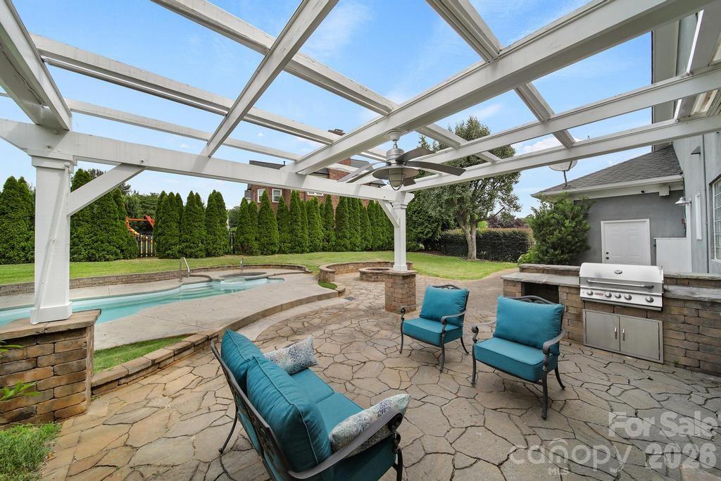 120 Royal Pointe Way — Mooresville