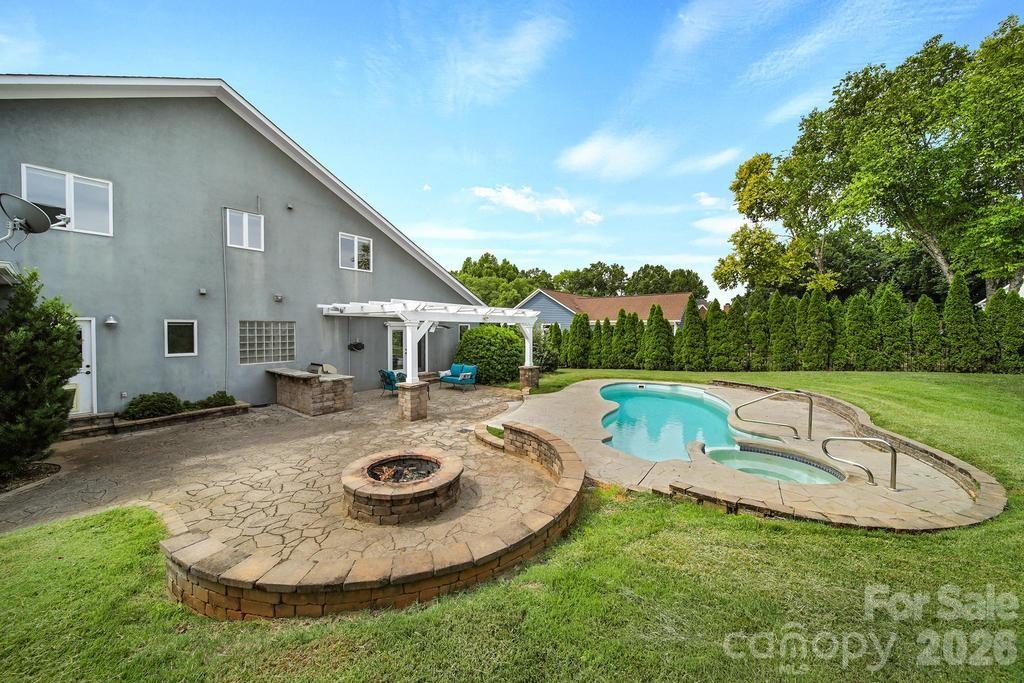 120 Royal Pointe Way — Mooresville