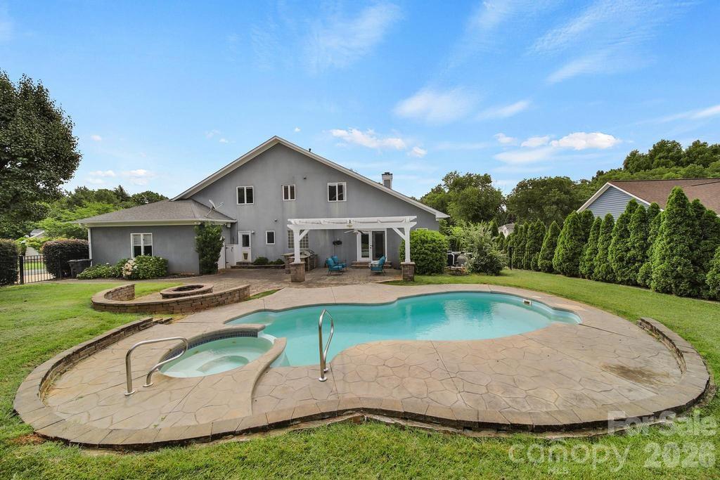 120 Royal Pointe Way — Mooresville