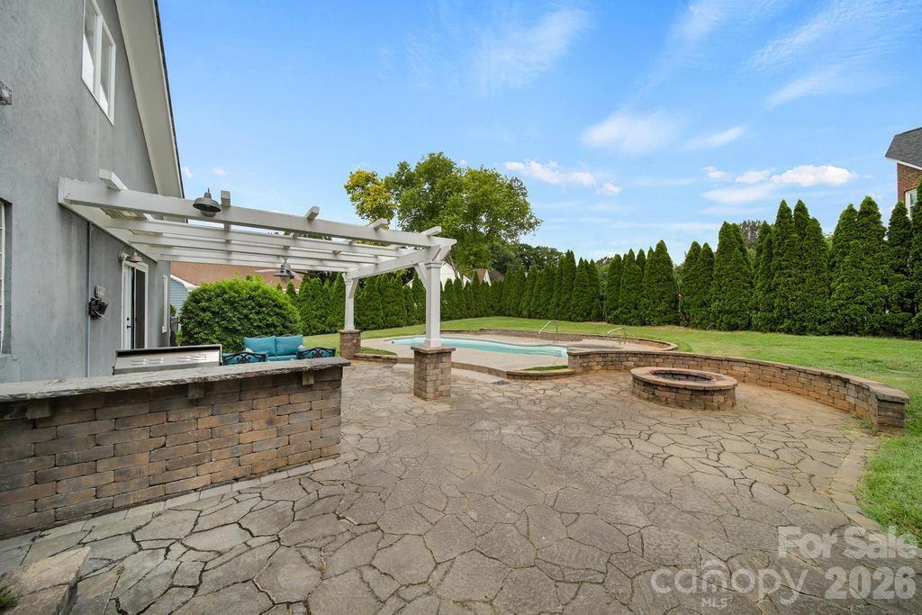 120 Royal Pointe Way — Mooresville