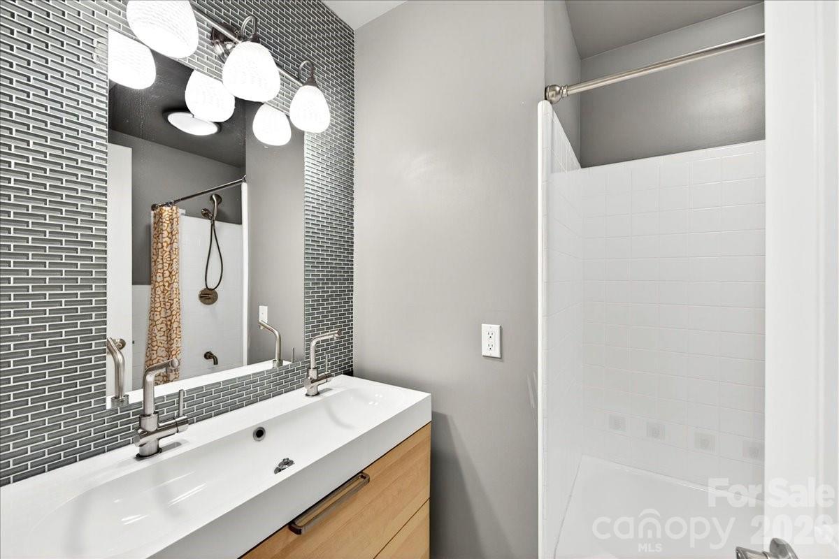 5451 Addison Drive — Charlotte