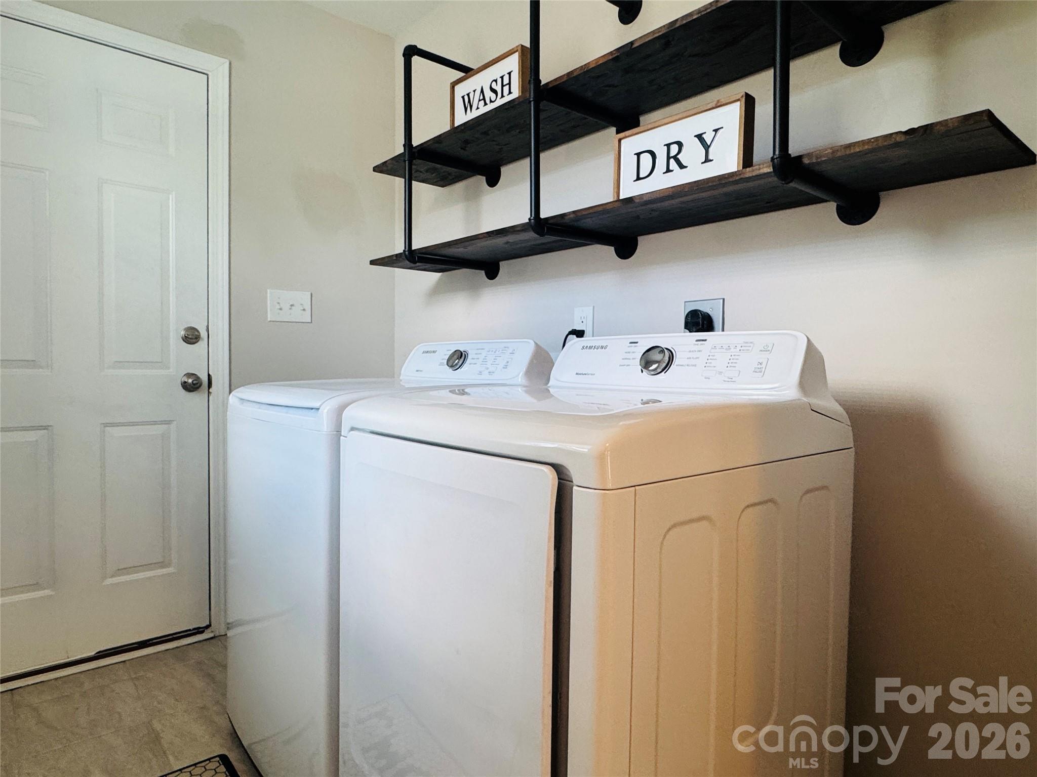 525 Ridge Avenue — China Grove