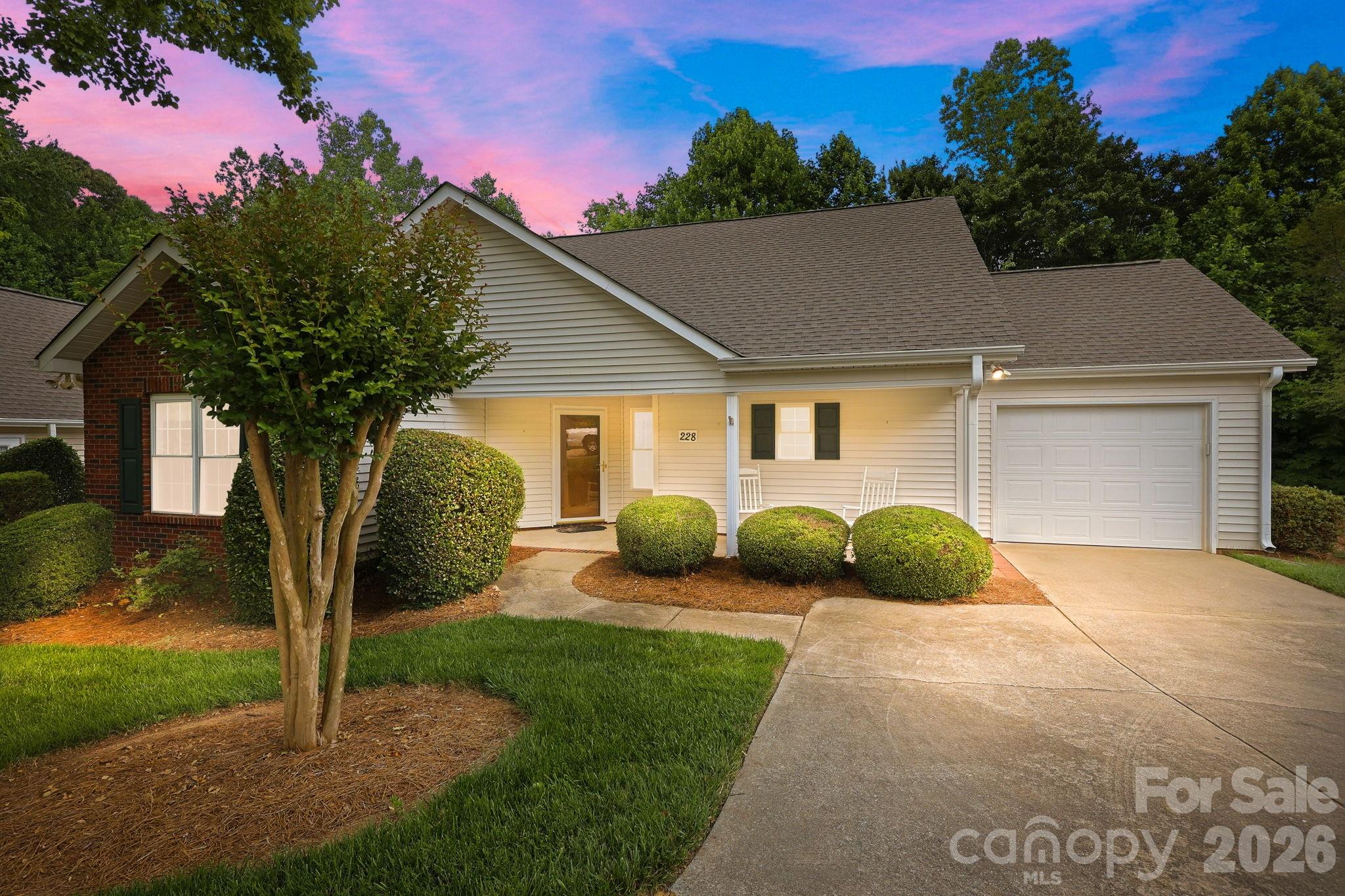228 Oak Village Parkway — Mooresville