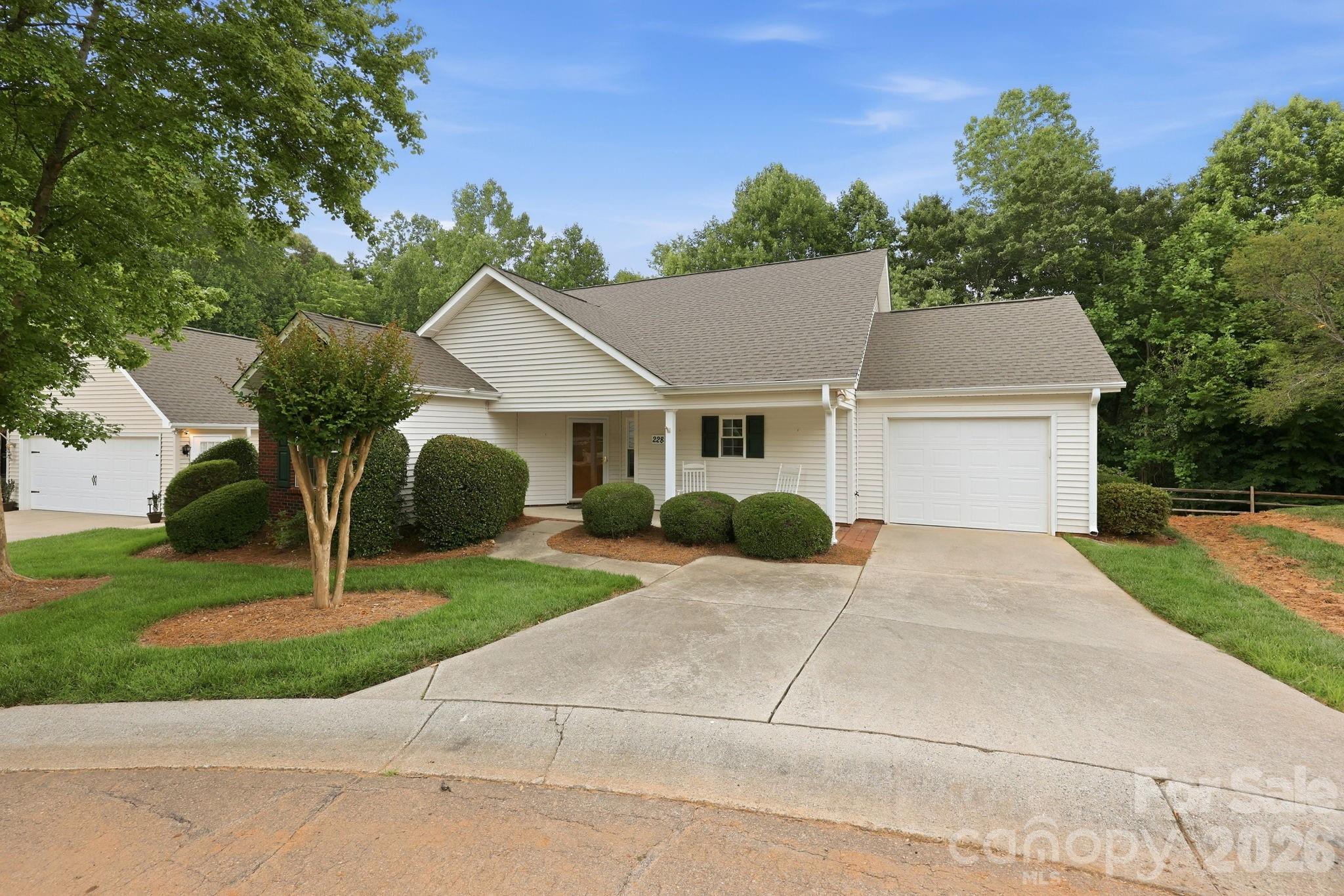 228 Oak Village Parkway — Mooresville