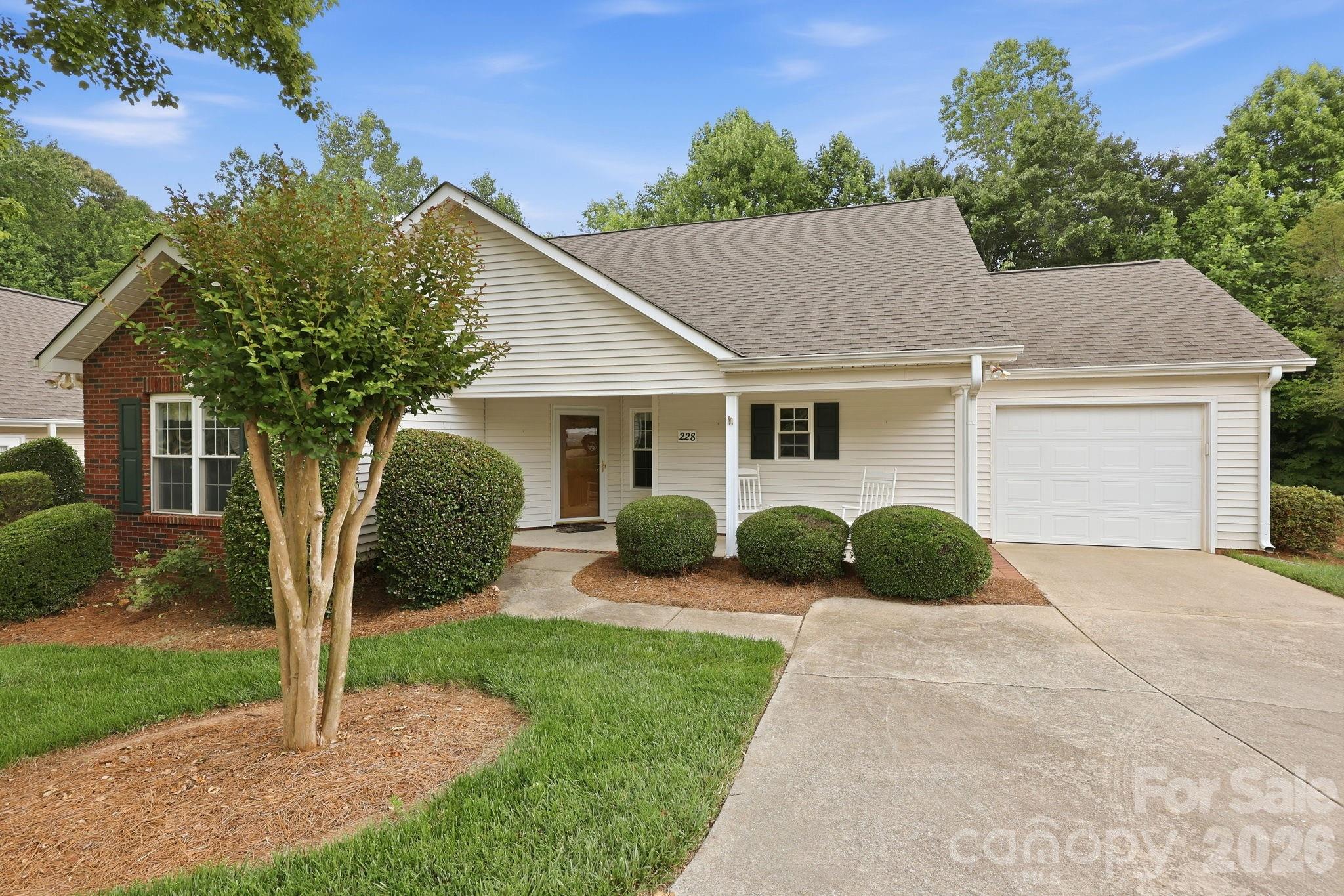 228 Oak Village Parkway — Mooresville