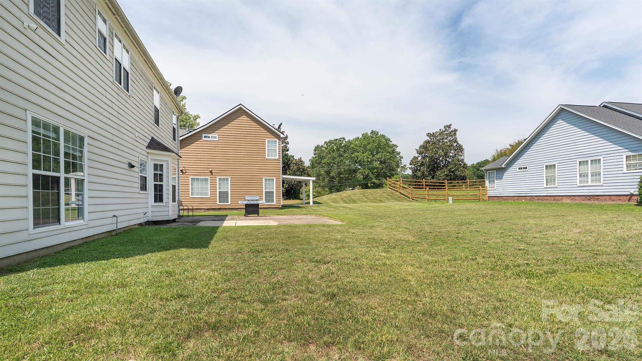 11807 Song Sparrow Lane — Charlotte