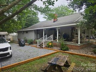 427 E Mills Avenue — Mooresville