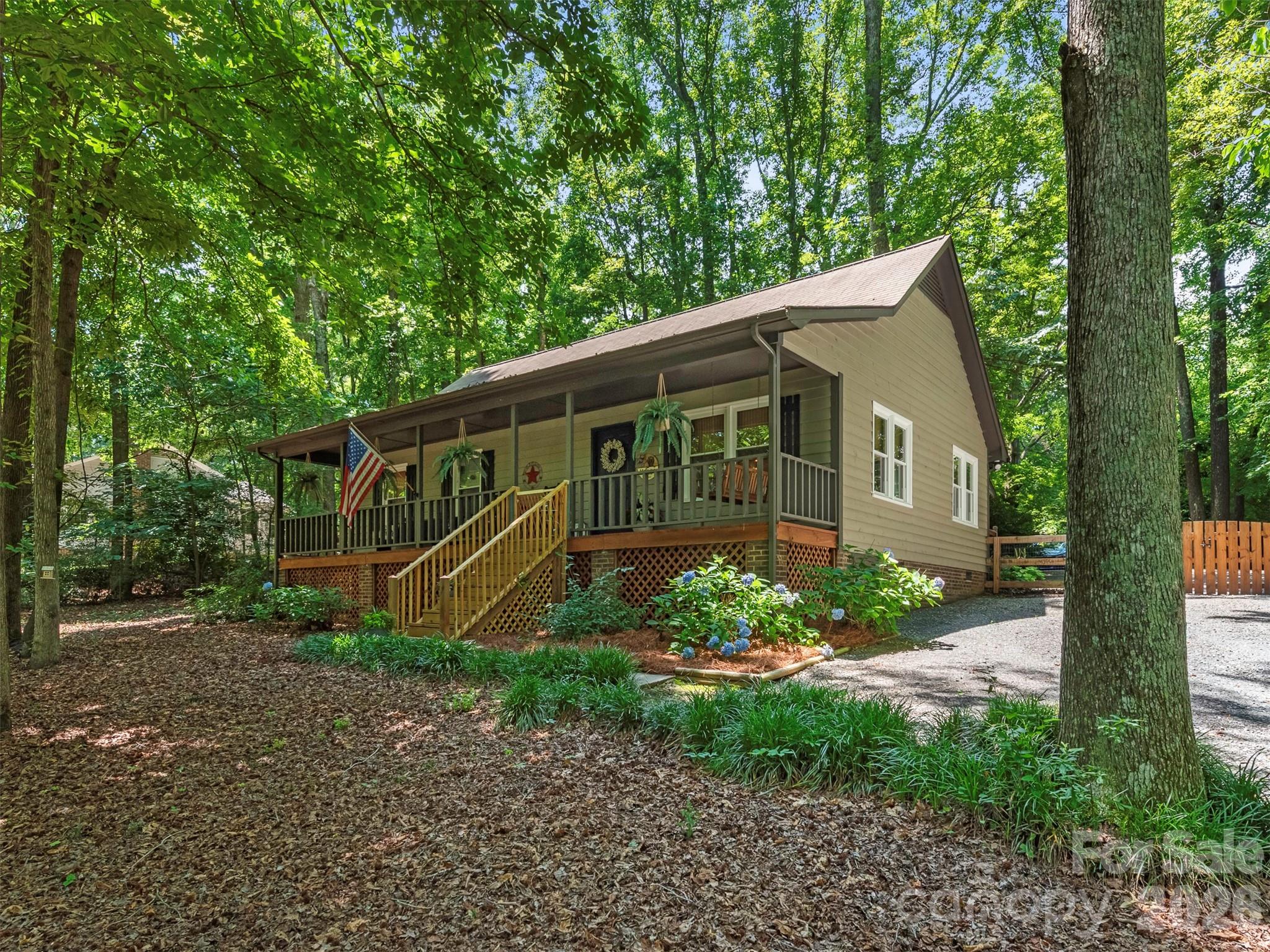 3814 Wonderland Drive — Matthews