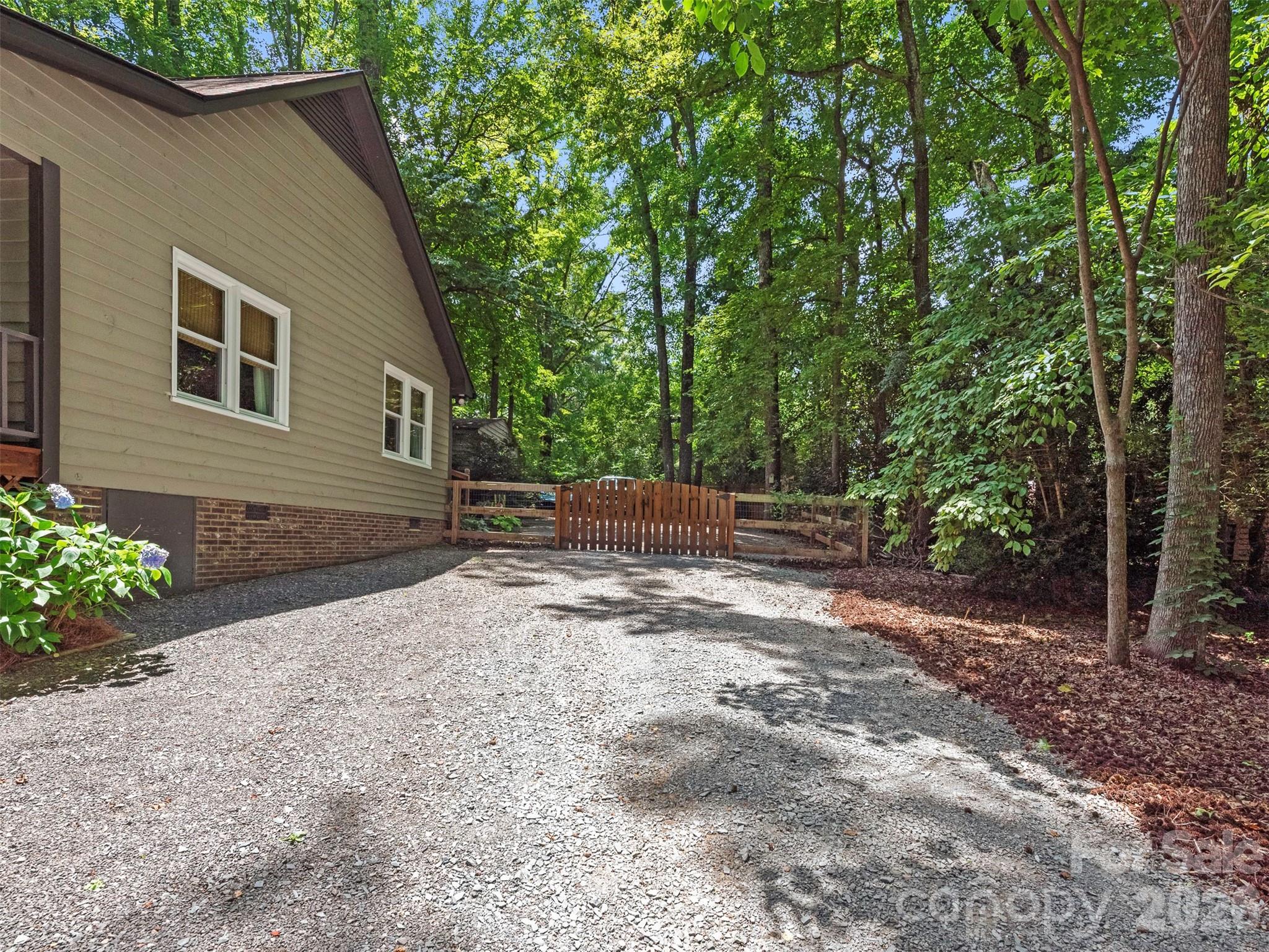 3814 Wonderland Drive — Matthews