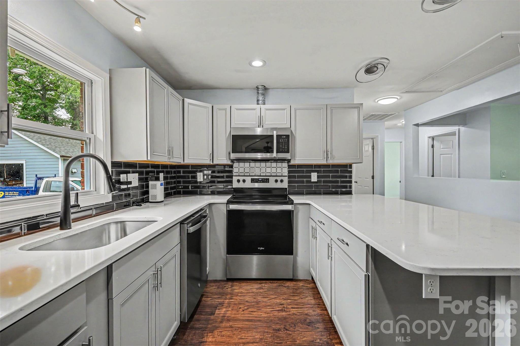 9902 Forest Drive — Charlotte
