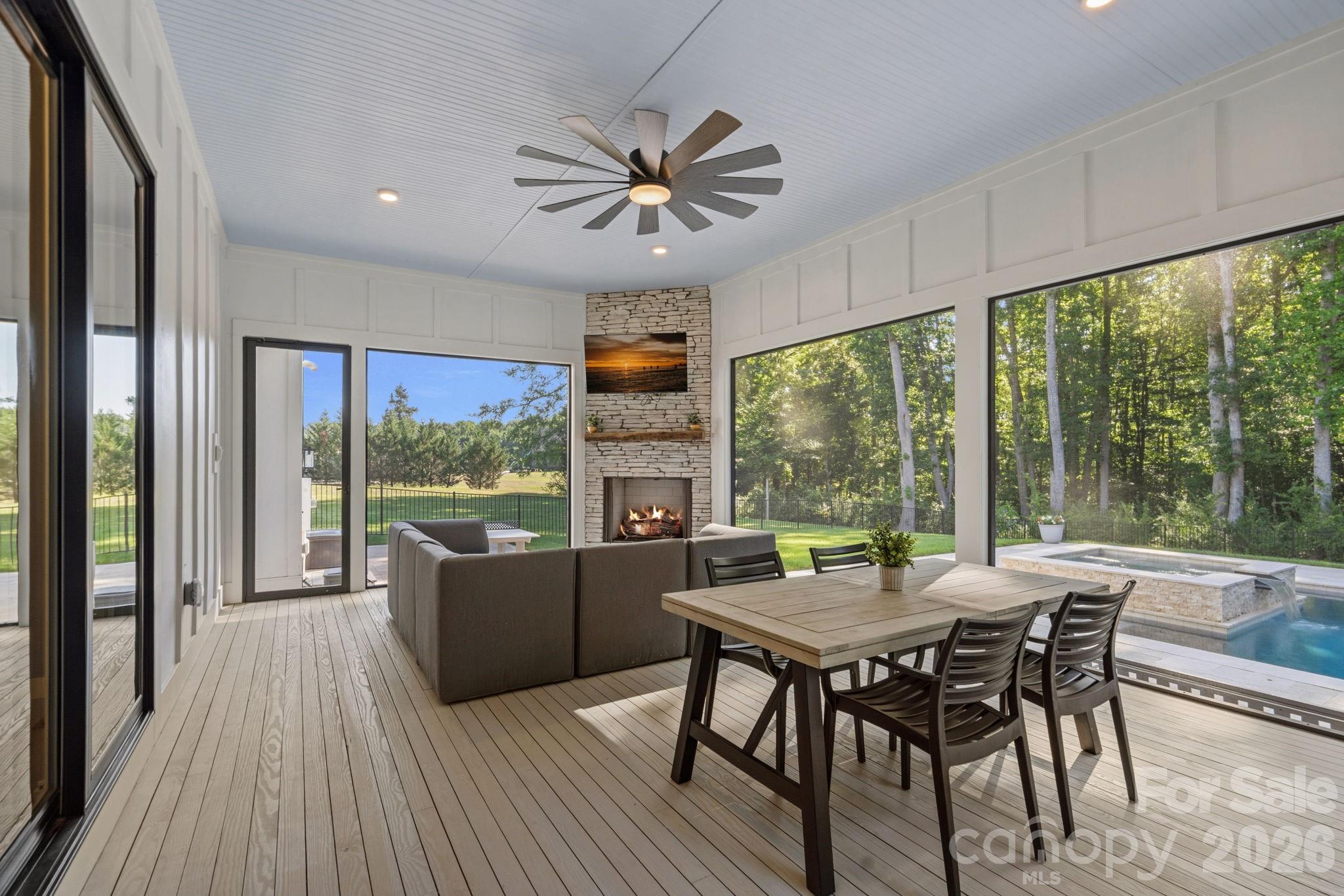 15600 Huntingtowne Village Road — Huntersville