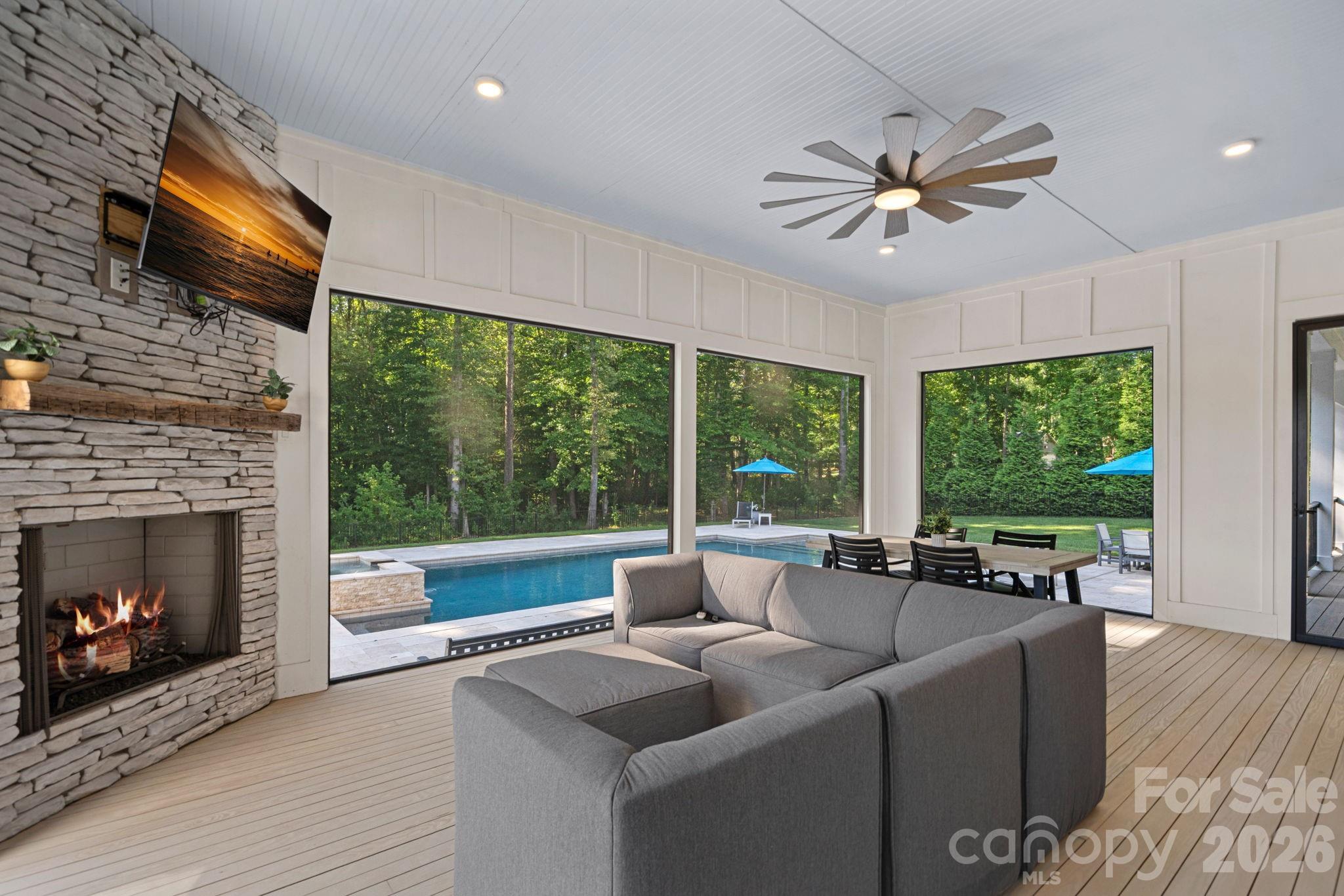 15600 Huntingtowne Village Road — Huntersville