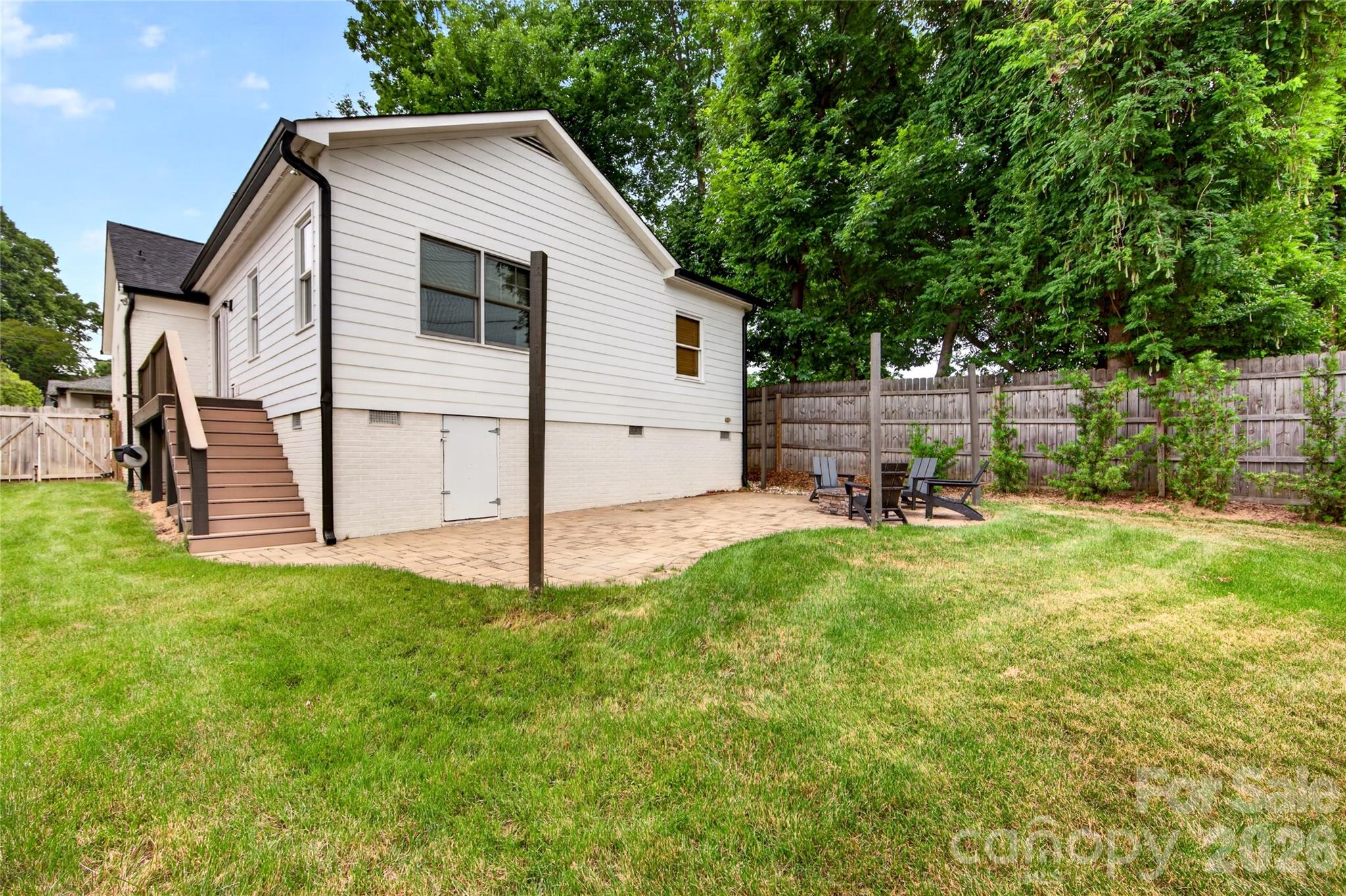 1825 Cumberland Avenue — Charlotte