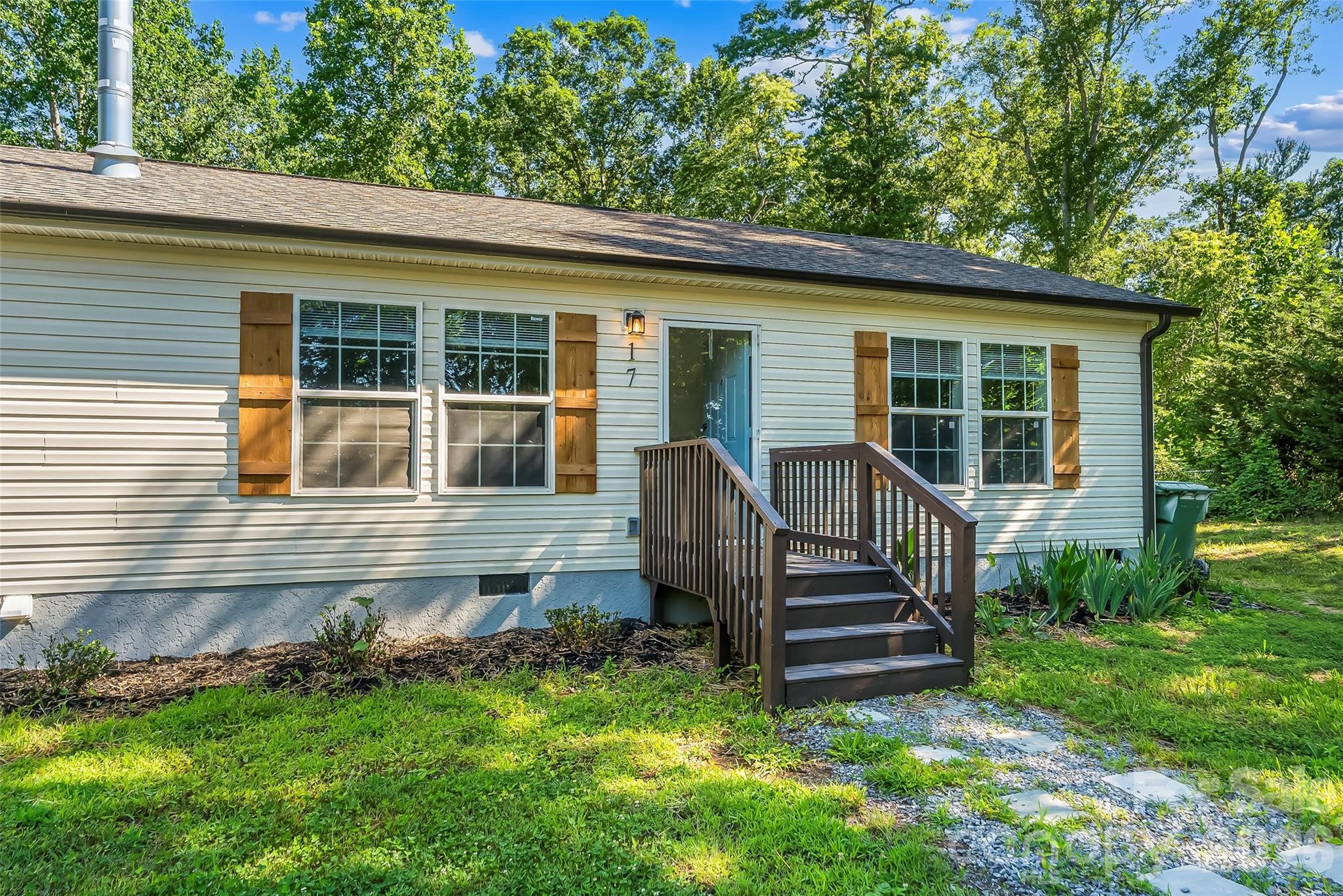 17 Windy Acres Drive — Hendersonville