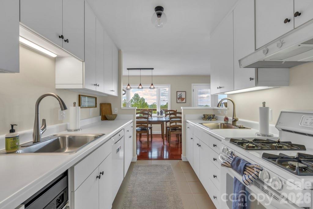 784 Alpine Drive — Seven Devils