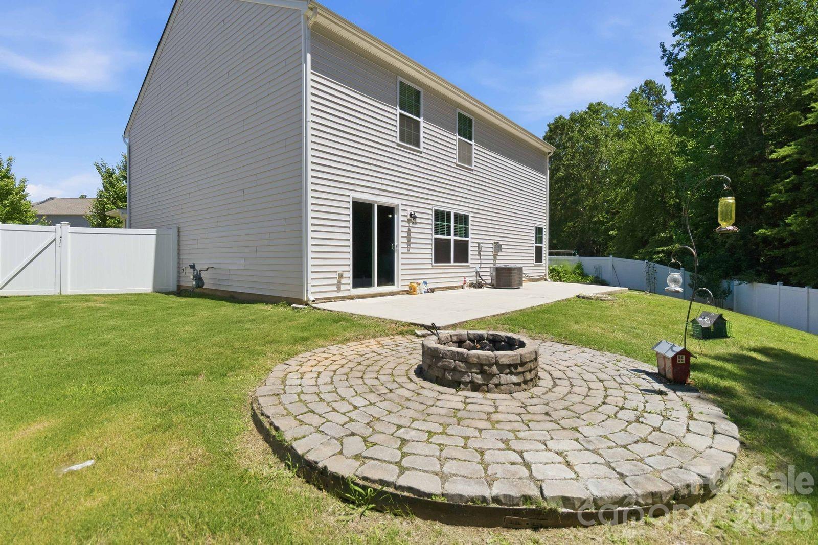 5904 Ellimar Field Lane — Charlotte
