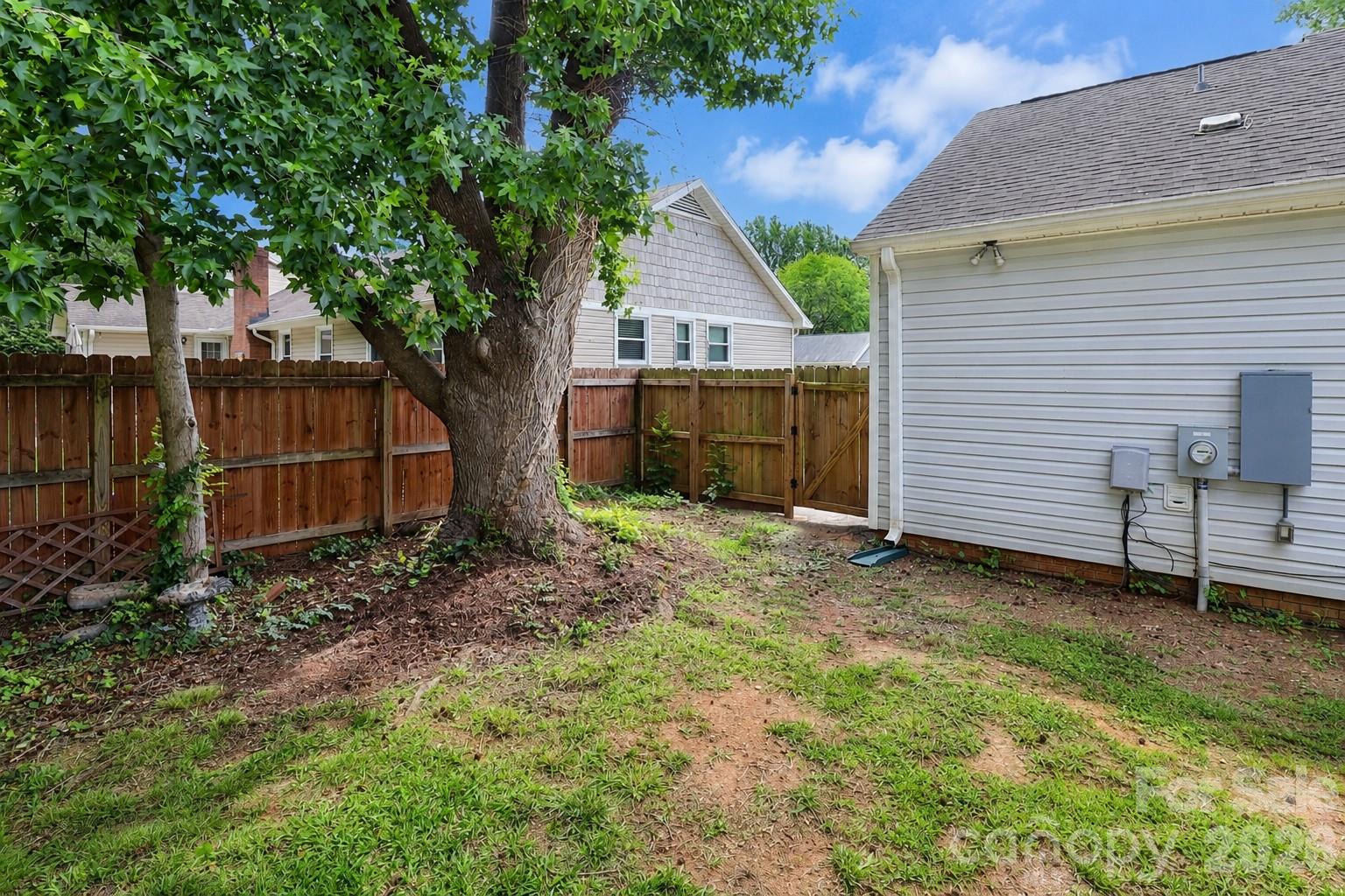 7441 Riding Trail Road — Charlotte