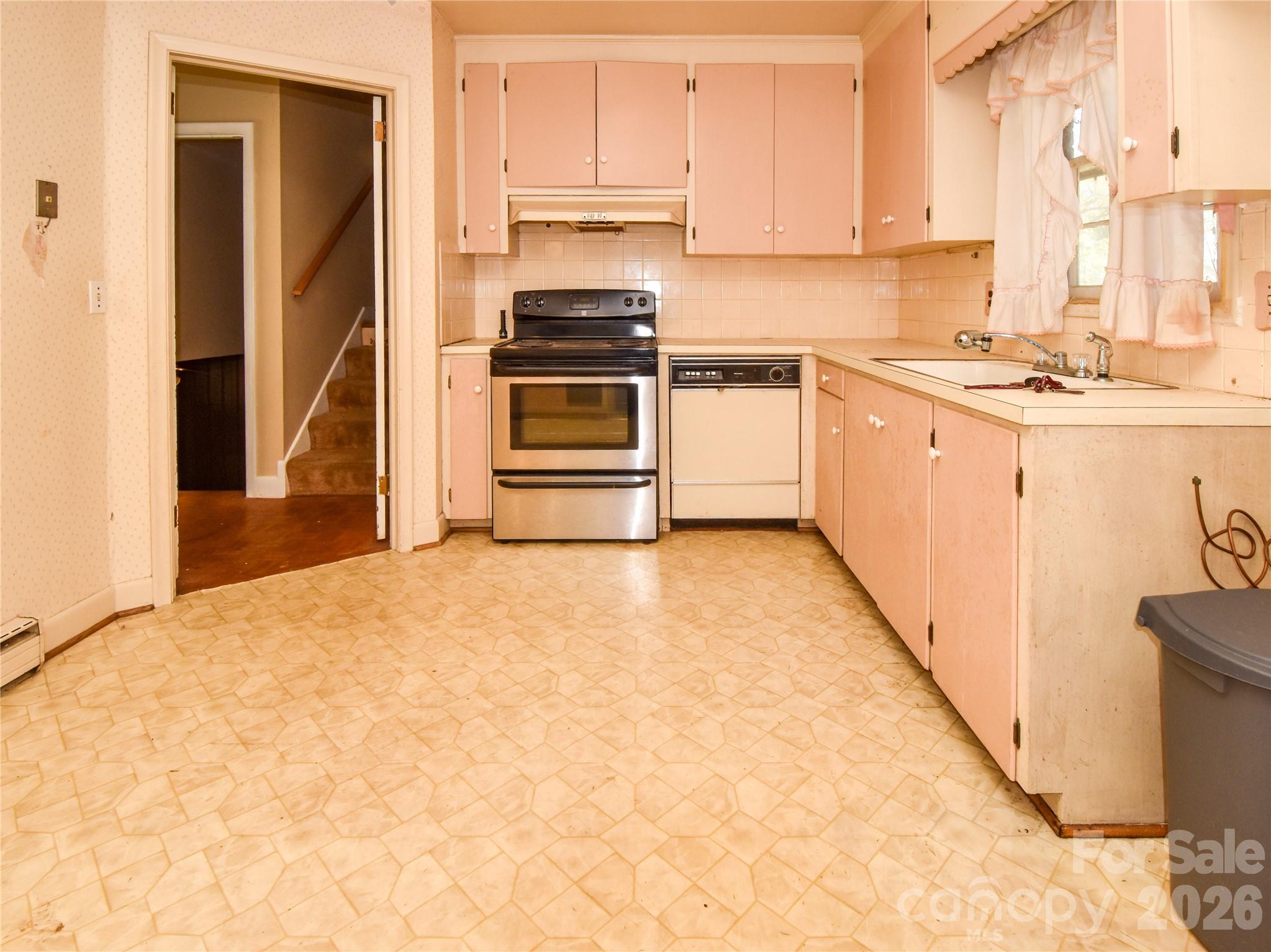 1420 Waybridge Lane — Winston Salem