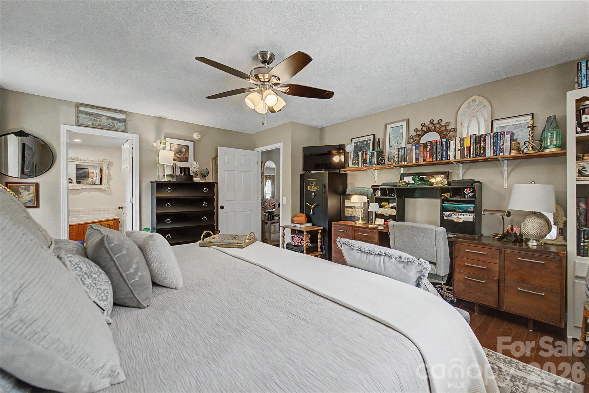 1364 Atoah Road — Robbinsville