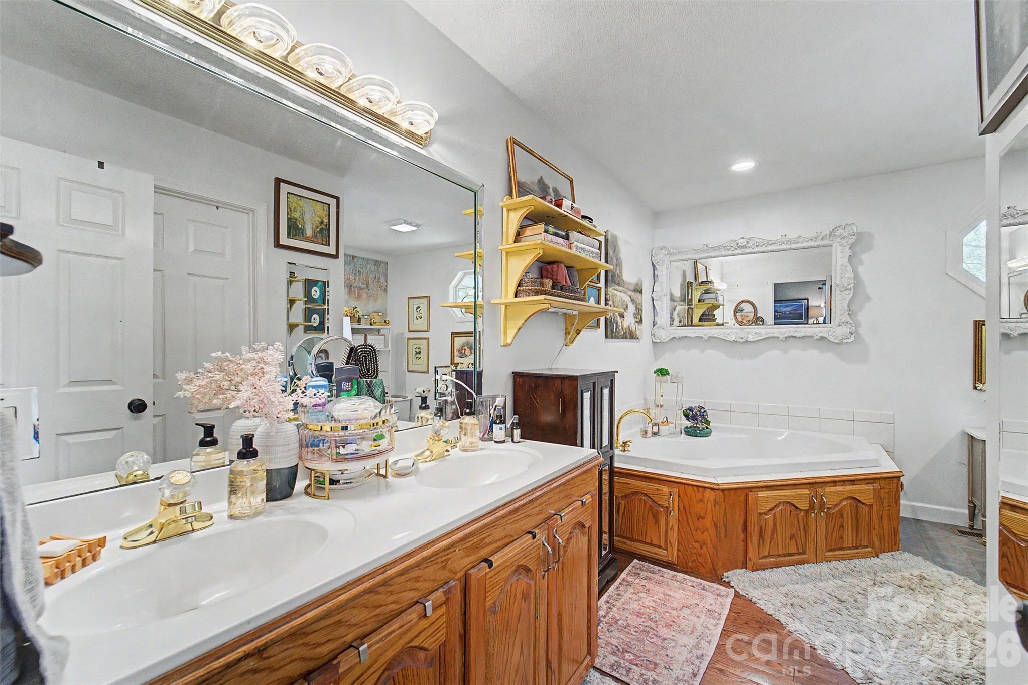 1364 Atoah Road — Robbinsville