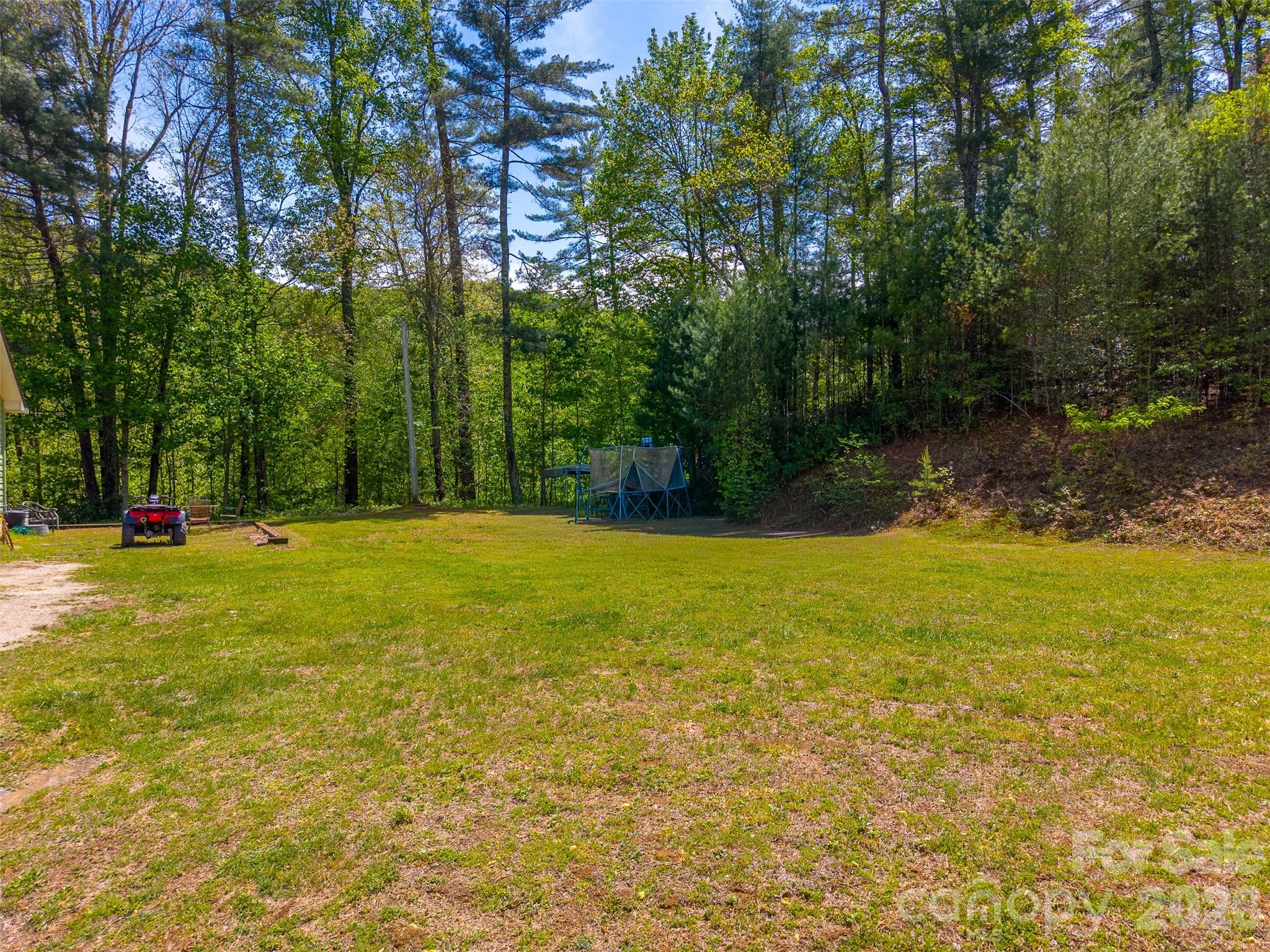 1364 Atoah Road — Robbinsville