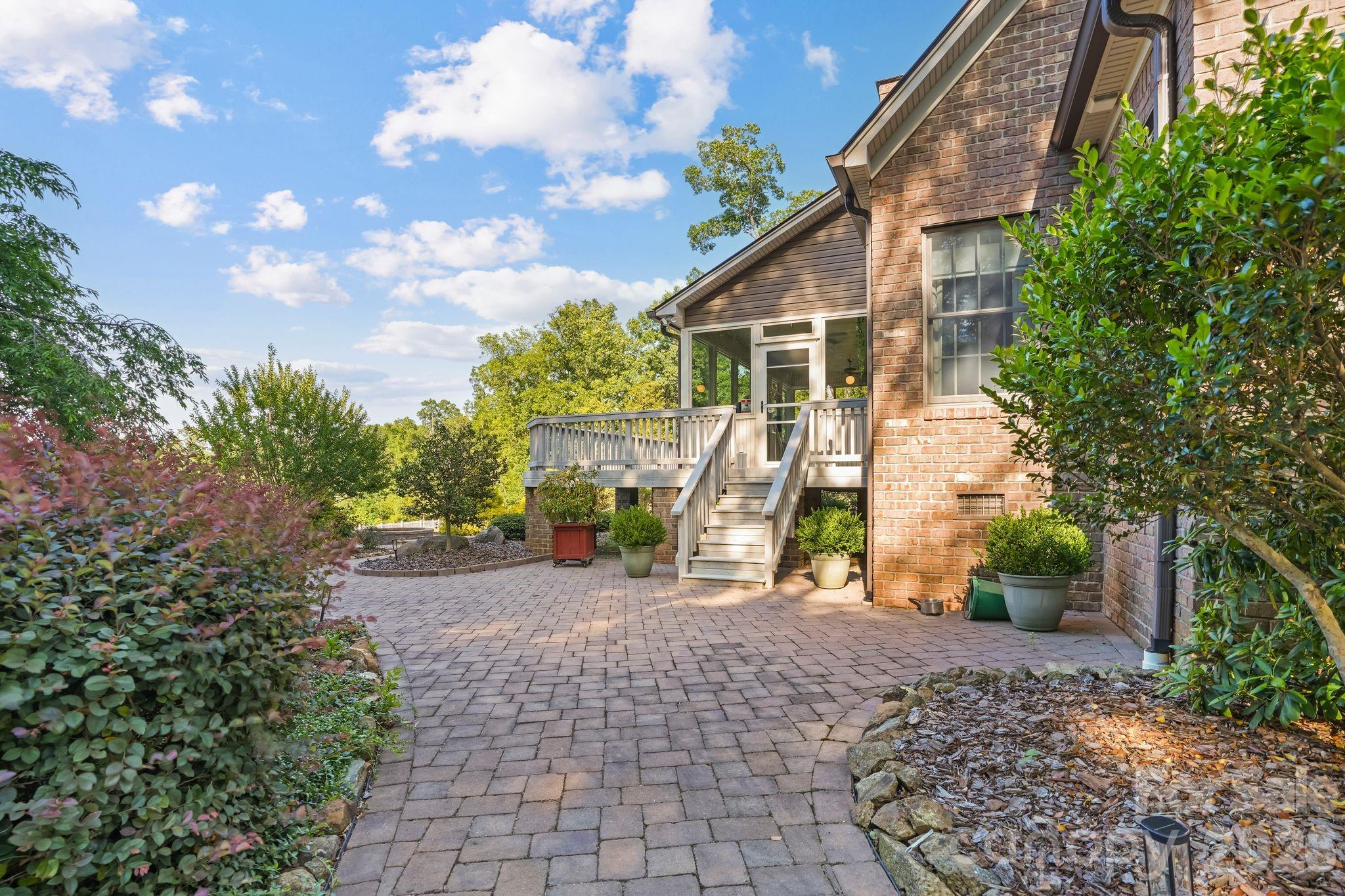 1715 Regan Road — Lexington