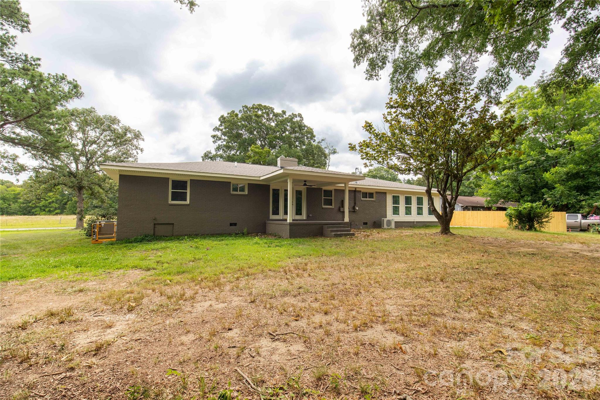 1297 Potter Road — Lancaster