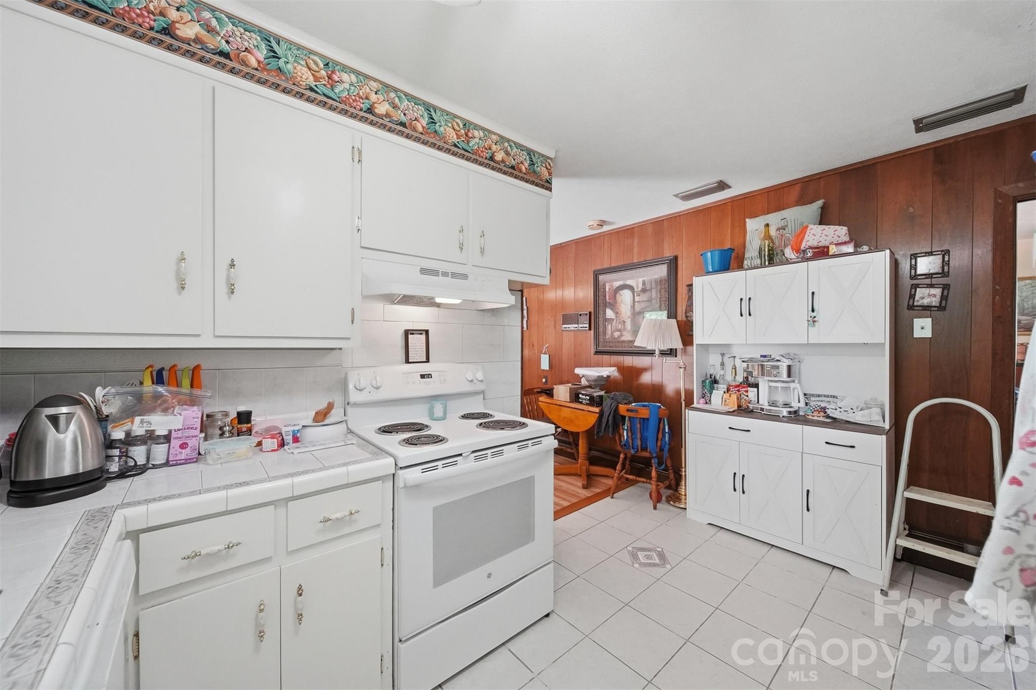 200 Westwood Drive — Morganton