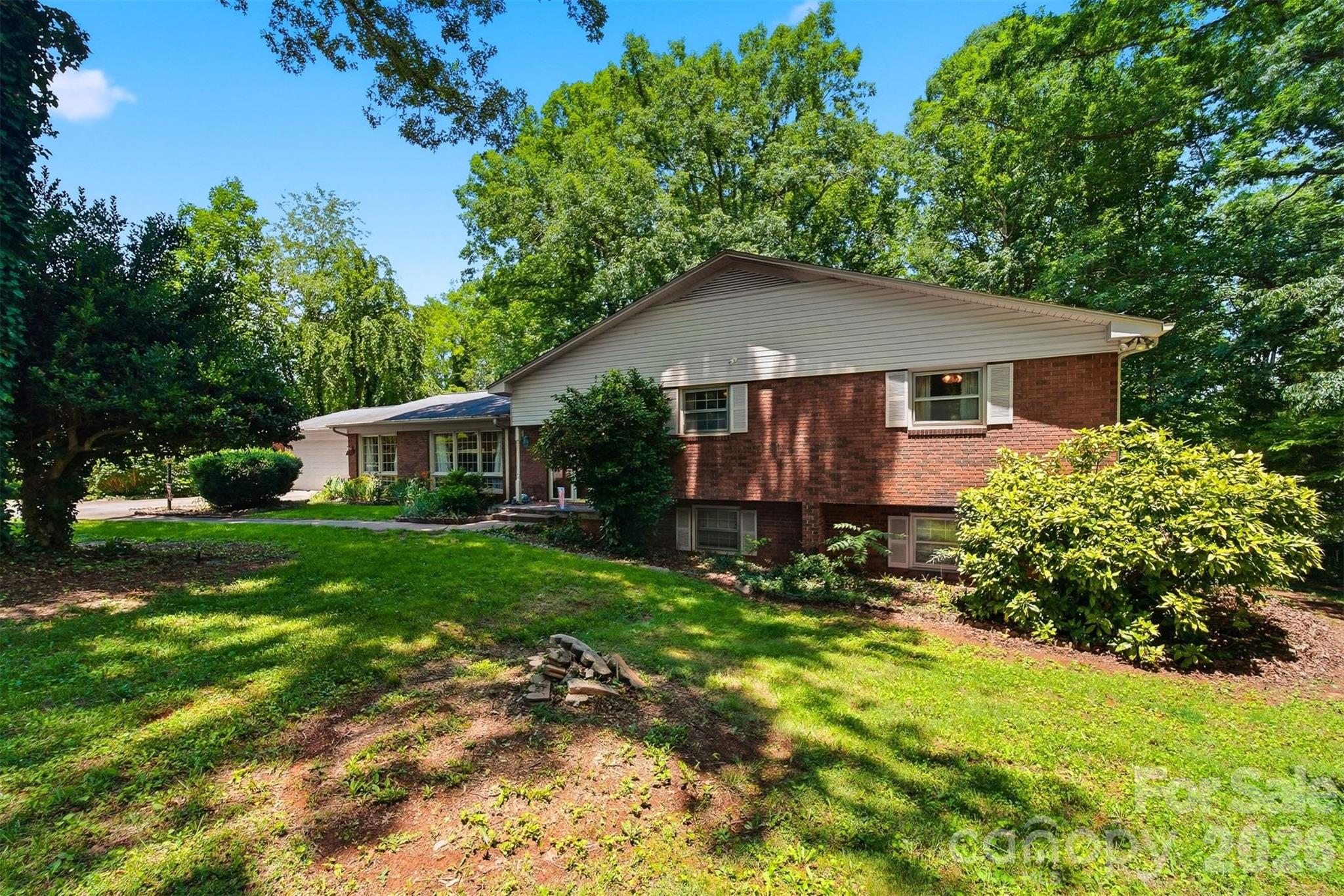 200 Westwood Drive — Morganton