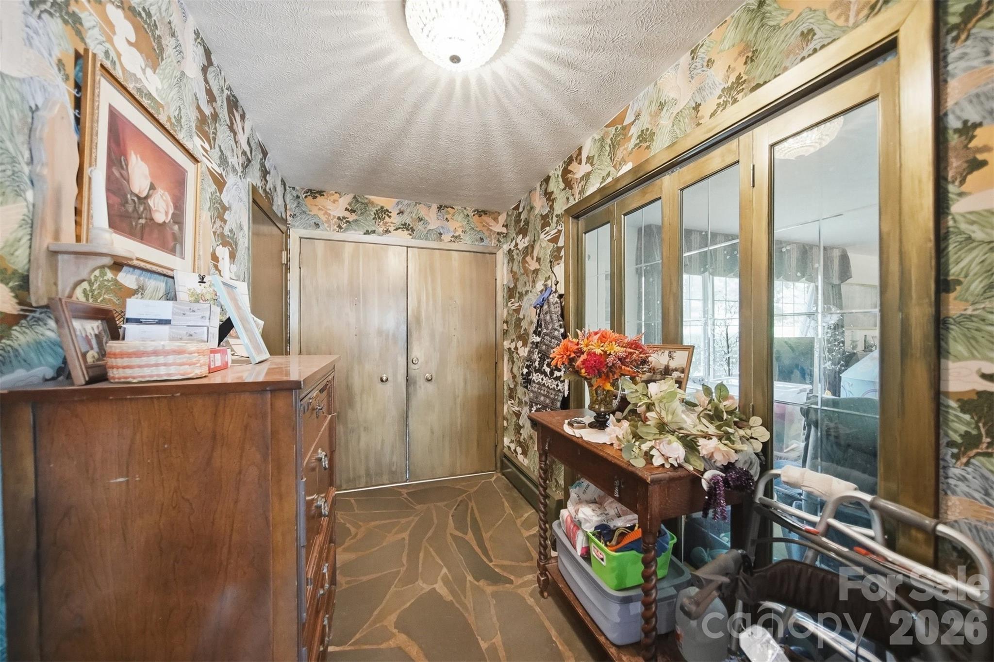 200 Westwood Drive — Morganton