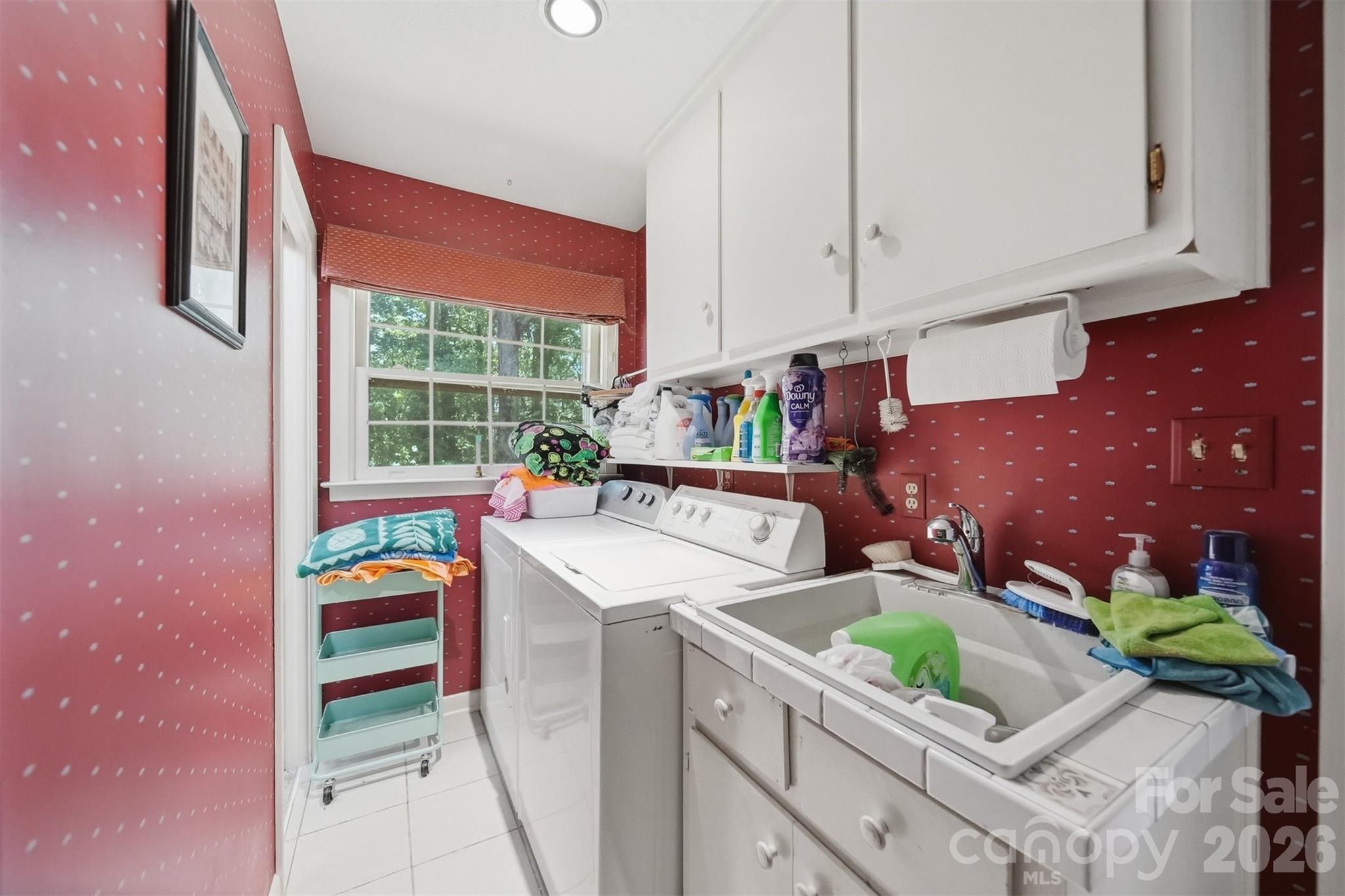 200 Westwood Drive — Morganton