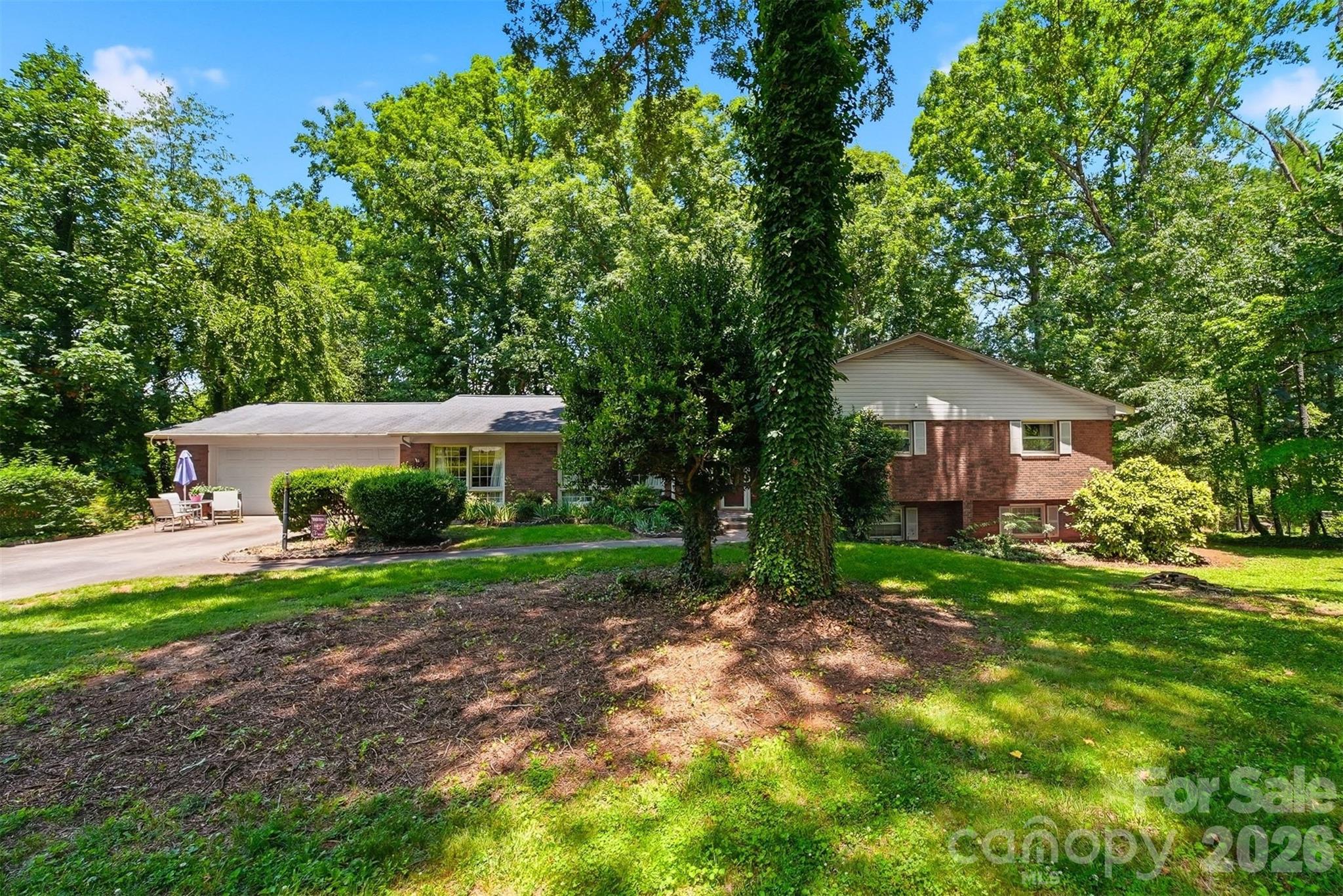 200 Westwood Drive — Morganton