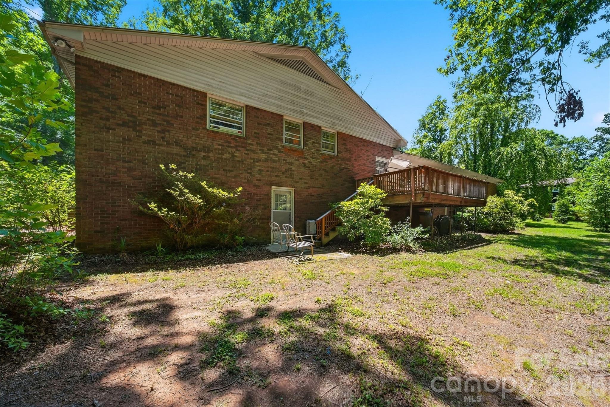 200 Westwood Drive — Morganton