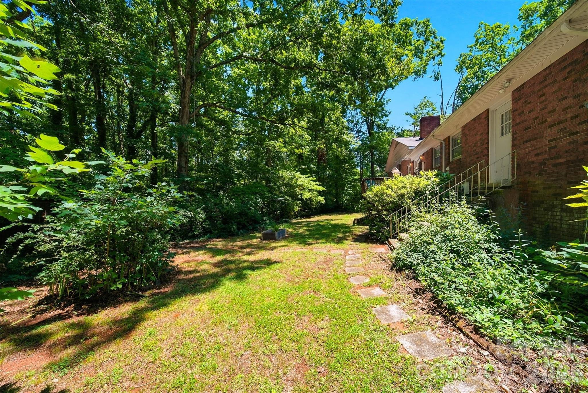 200 Westwood Drive — Morganton