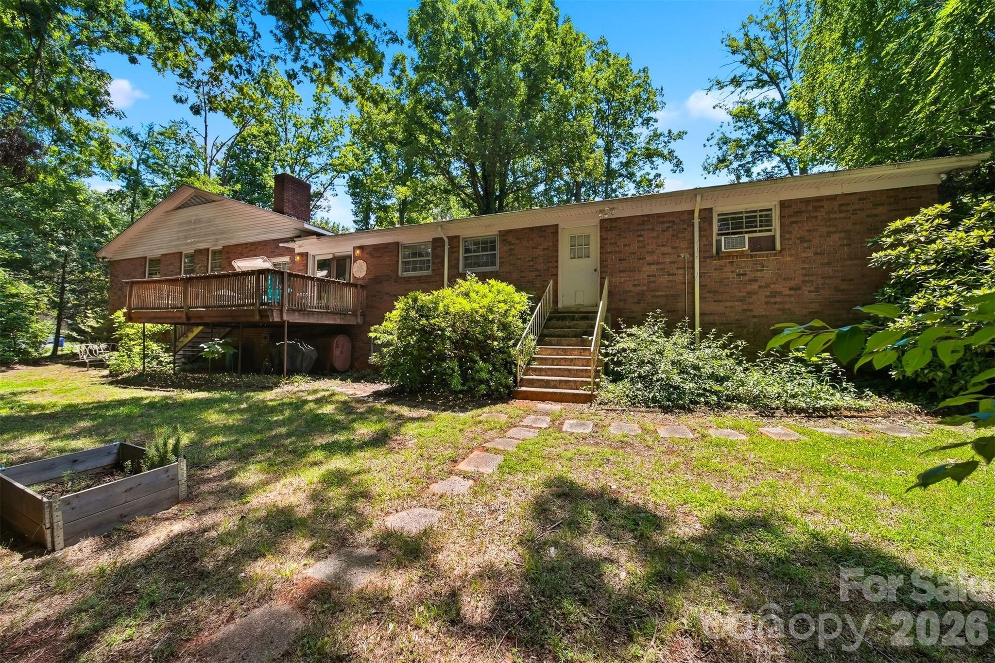 200 Westwood Drive — Morganton